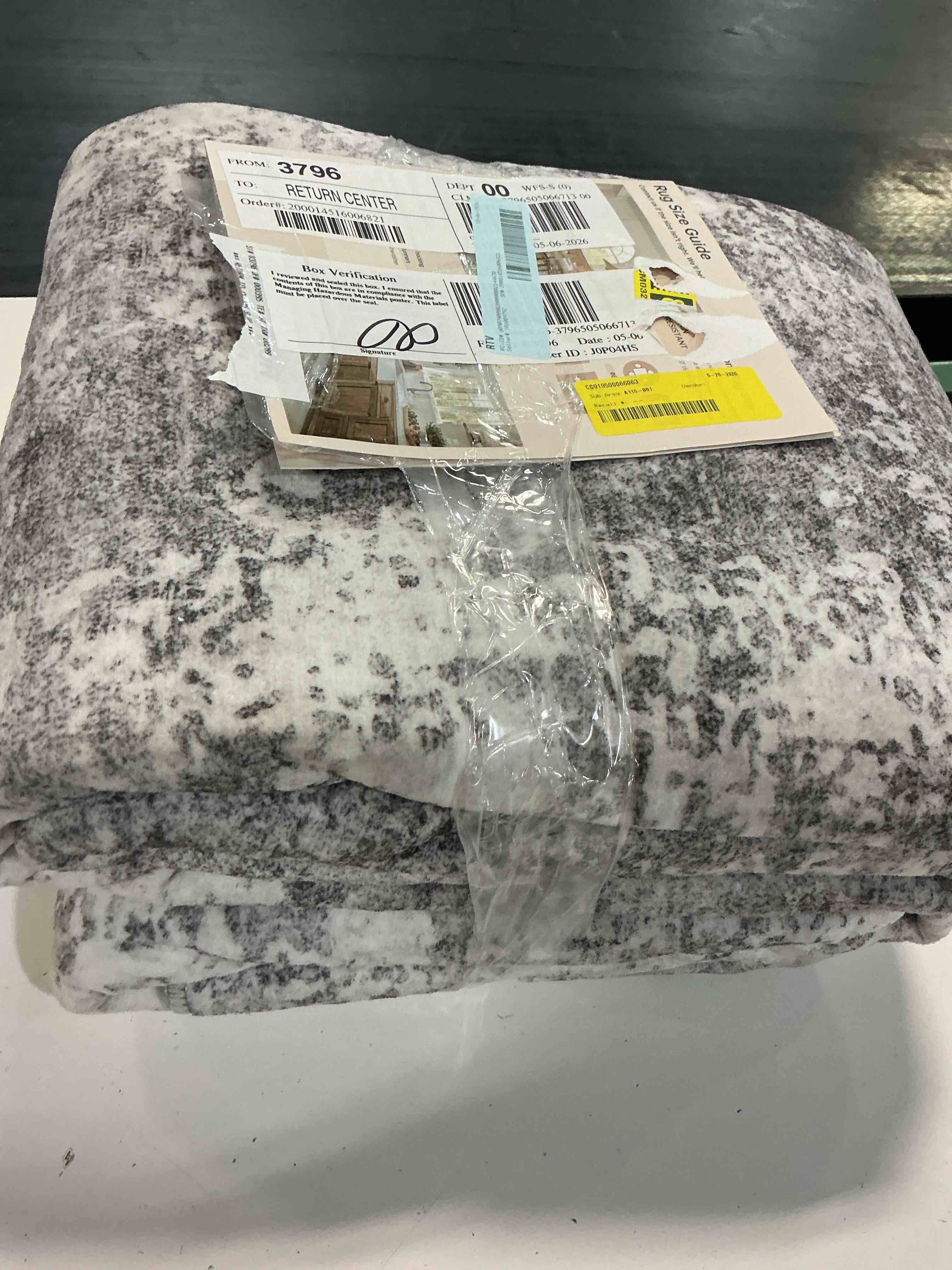 Condition photo showing Good Condition for berthmeer 6 x9 beige abstract area rugs for living room bedroom dining room office farmhouse distressed machine washable non-slip beige gray
