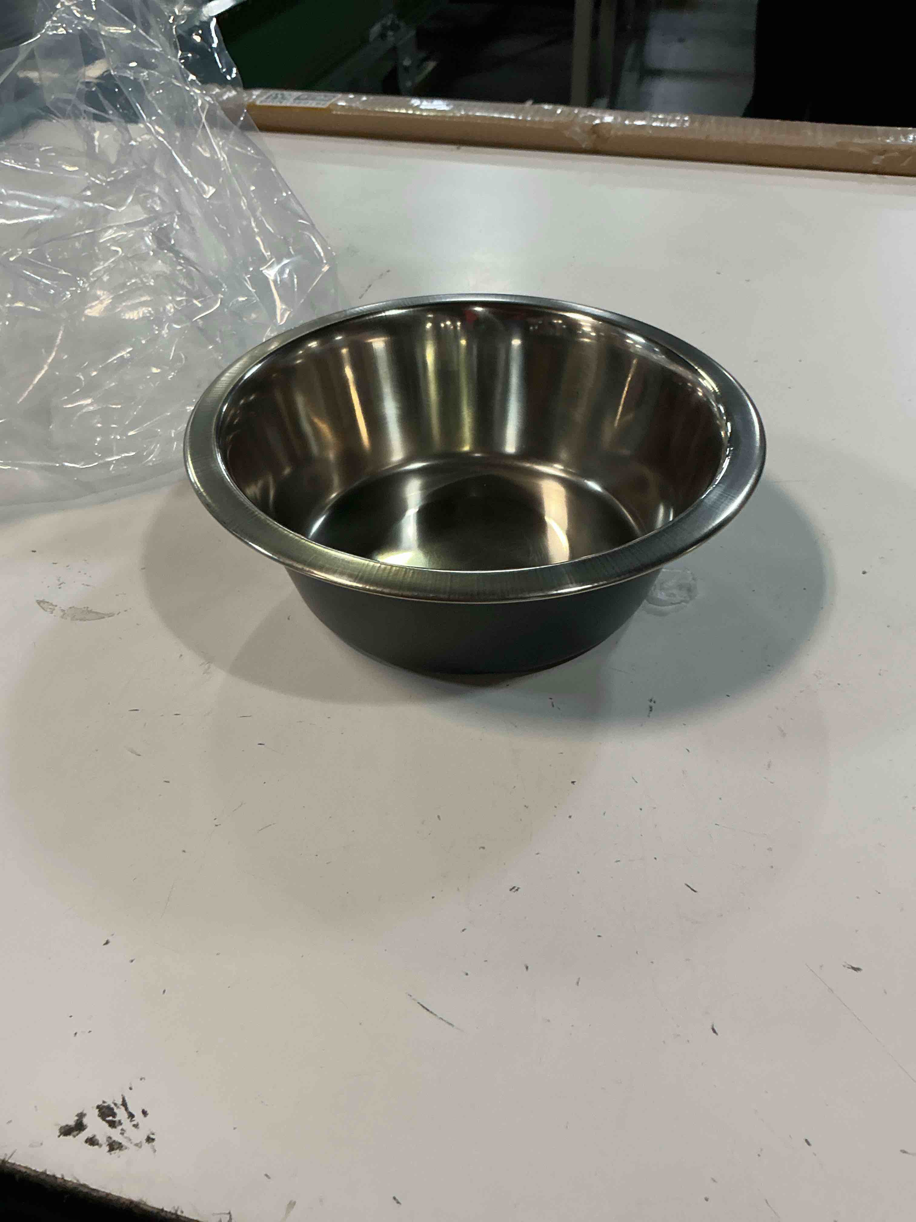 Condition photo showing Good Condition for greenbrier kennel club - 1 - stainless steel metal dog bowls - each bowl is 52.4 ounces (1.6 quarts), 8" diameter x 2.5" deep