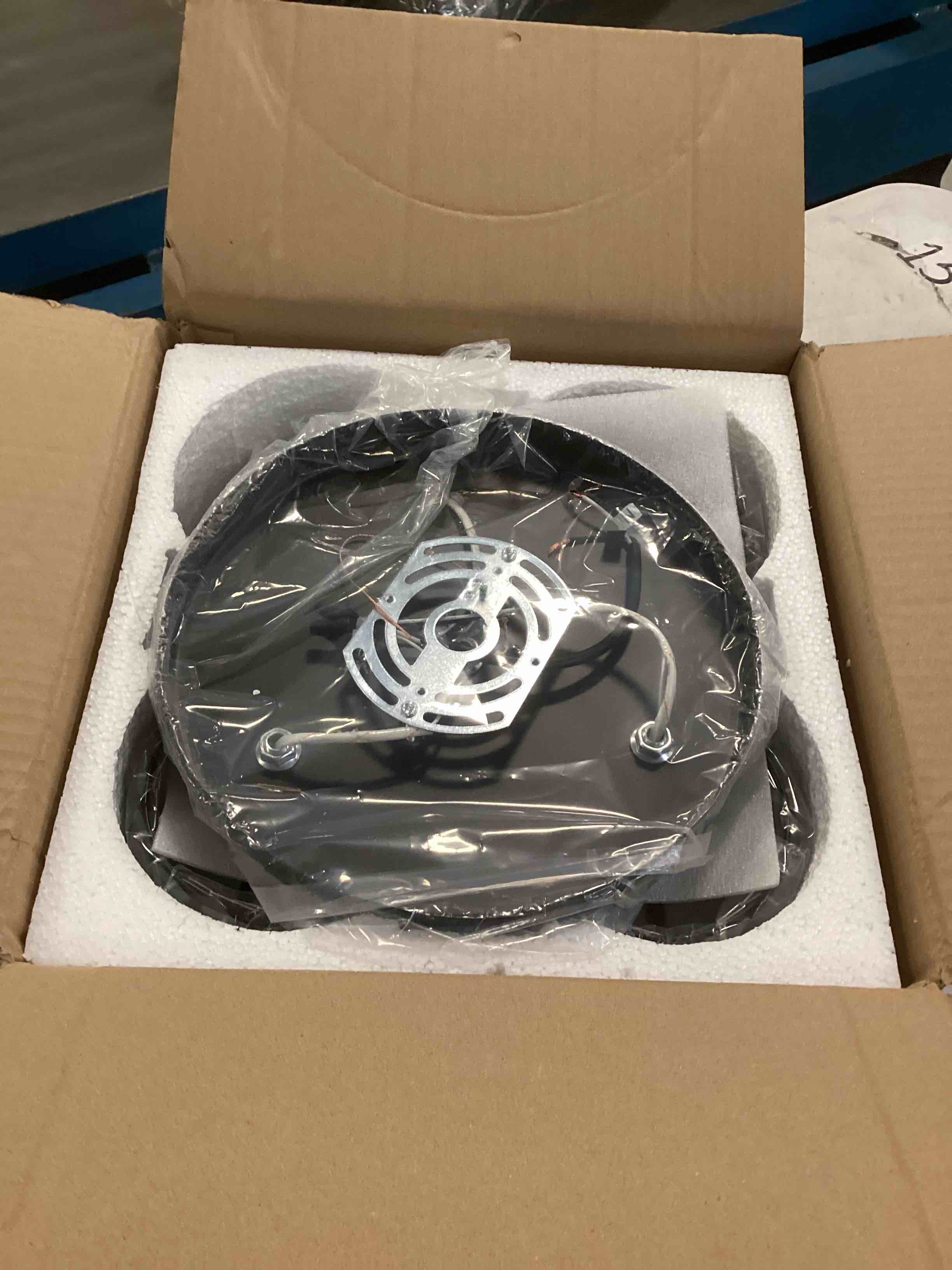 https://s3.amazonaws.com/lotting-images-prod/bidfta/PPE0006438_1729015491130.jpeg