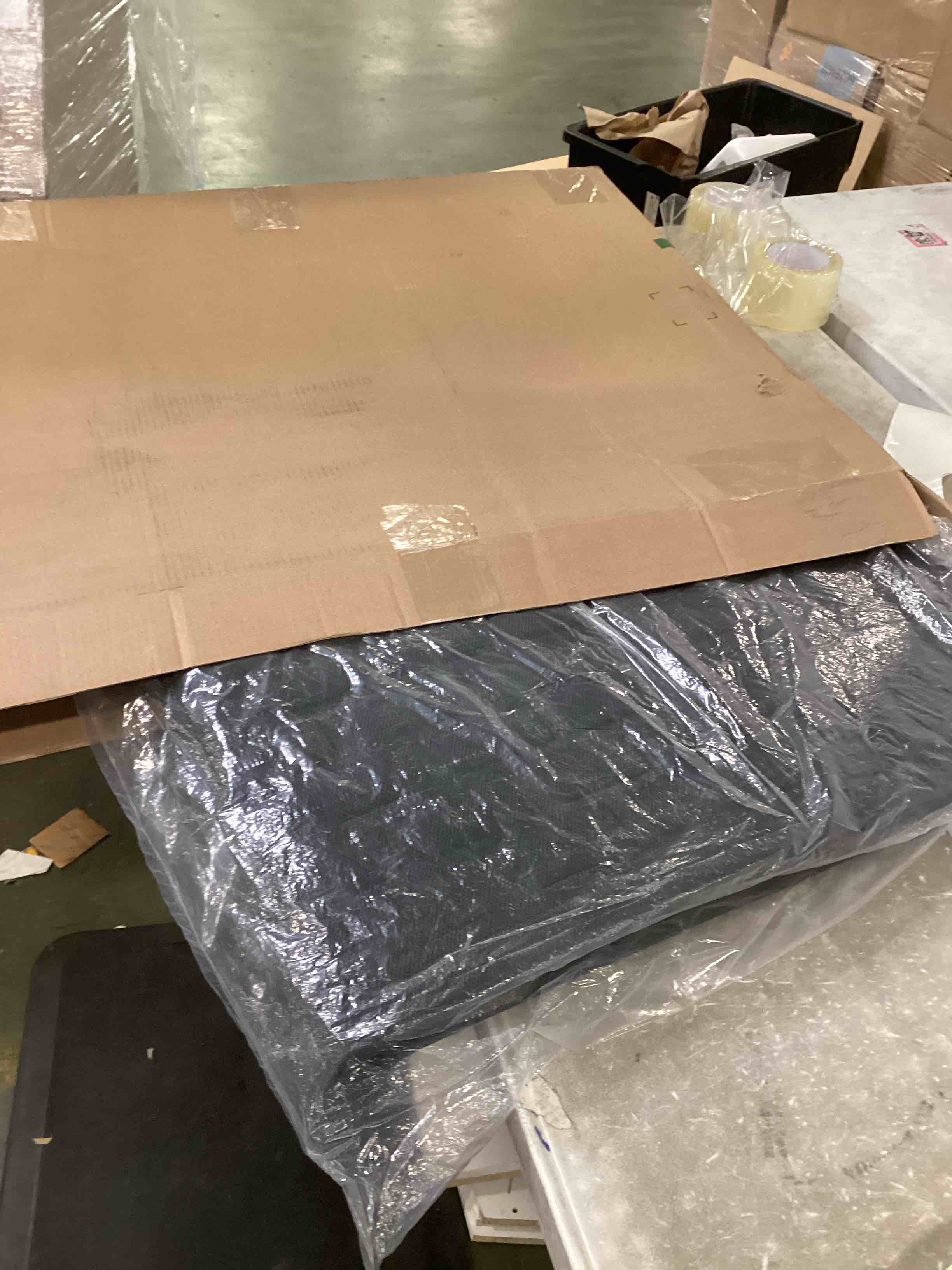 https://s3.amazonaws.com/lotting-images-prod/bidfta/PPE0006630_1728743517826.jpeg