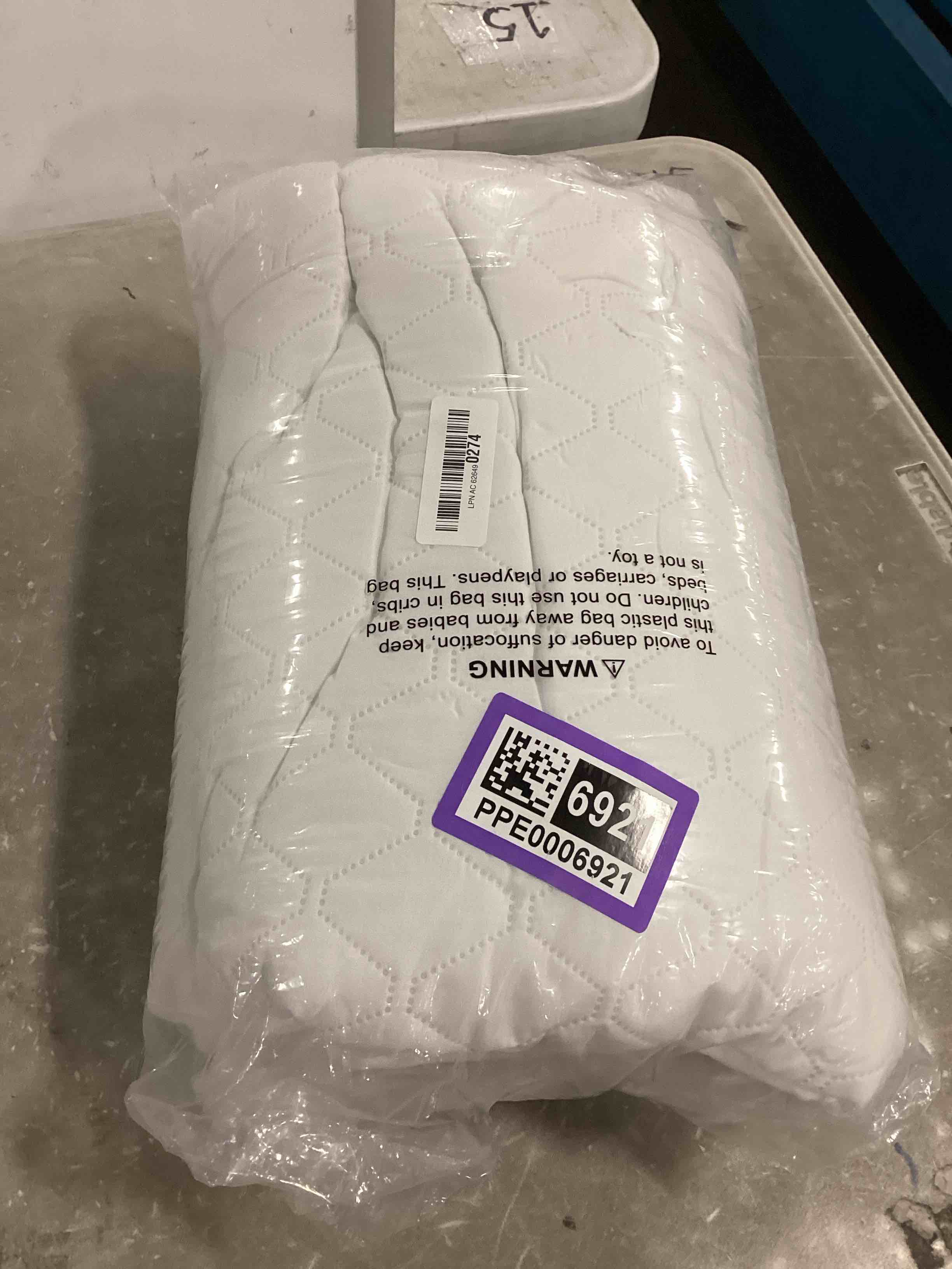 Exclusivo Mezcla Ultrasonic California King Size Quilt Bedding Set with