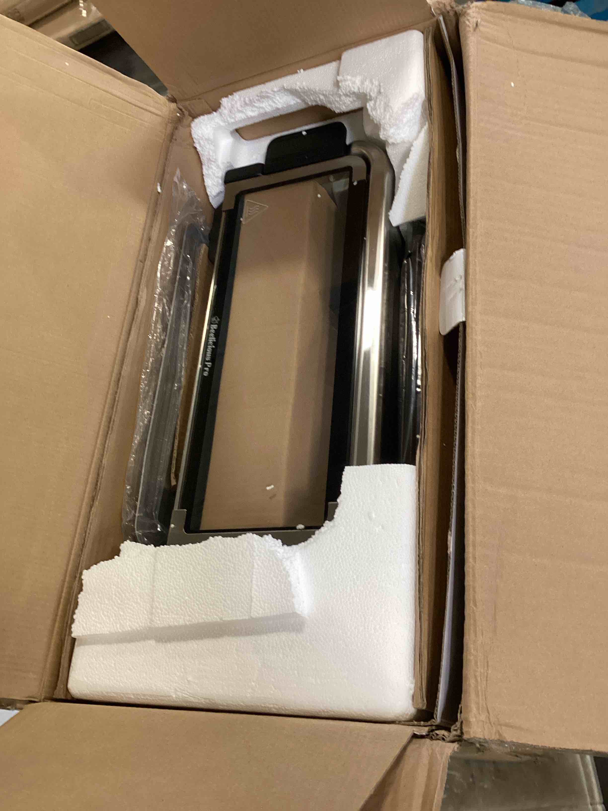 https://s3.amazonaws.com/lotting-images-prod/bidfta/PPE0007000_1728575722026.jpeg