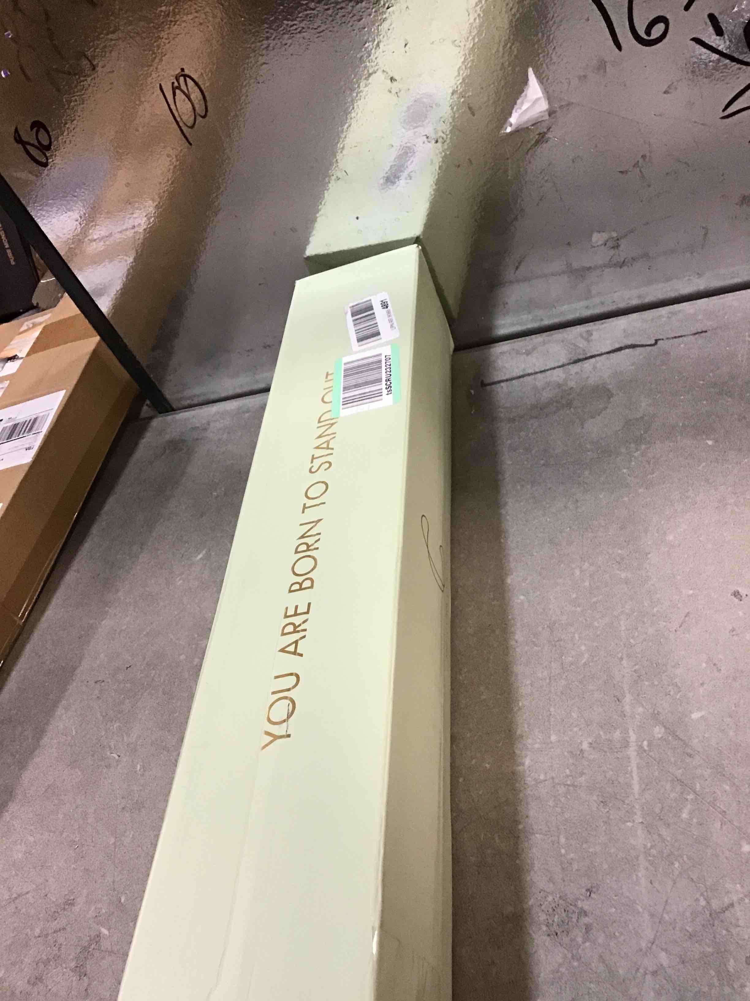 https://s3.amazonaws.com/lotting-images-prod/bidfta/PPE0008891_1724719729925.jpeg