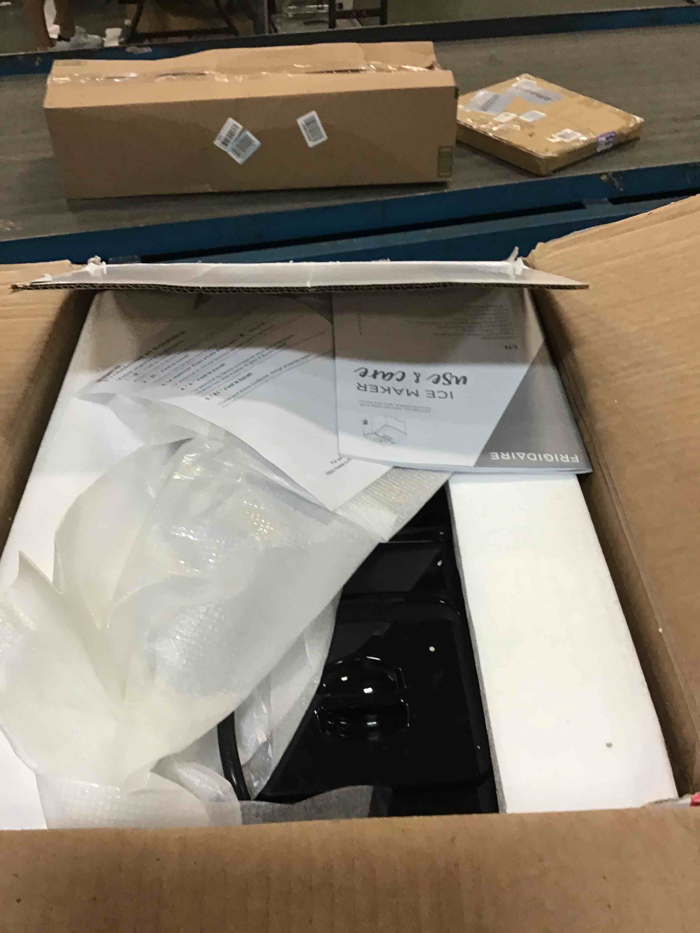 https://s3.amazonaws.com/lotting-images-prod/bidfta/PPE0009728_1724279804440.jpeg