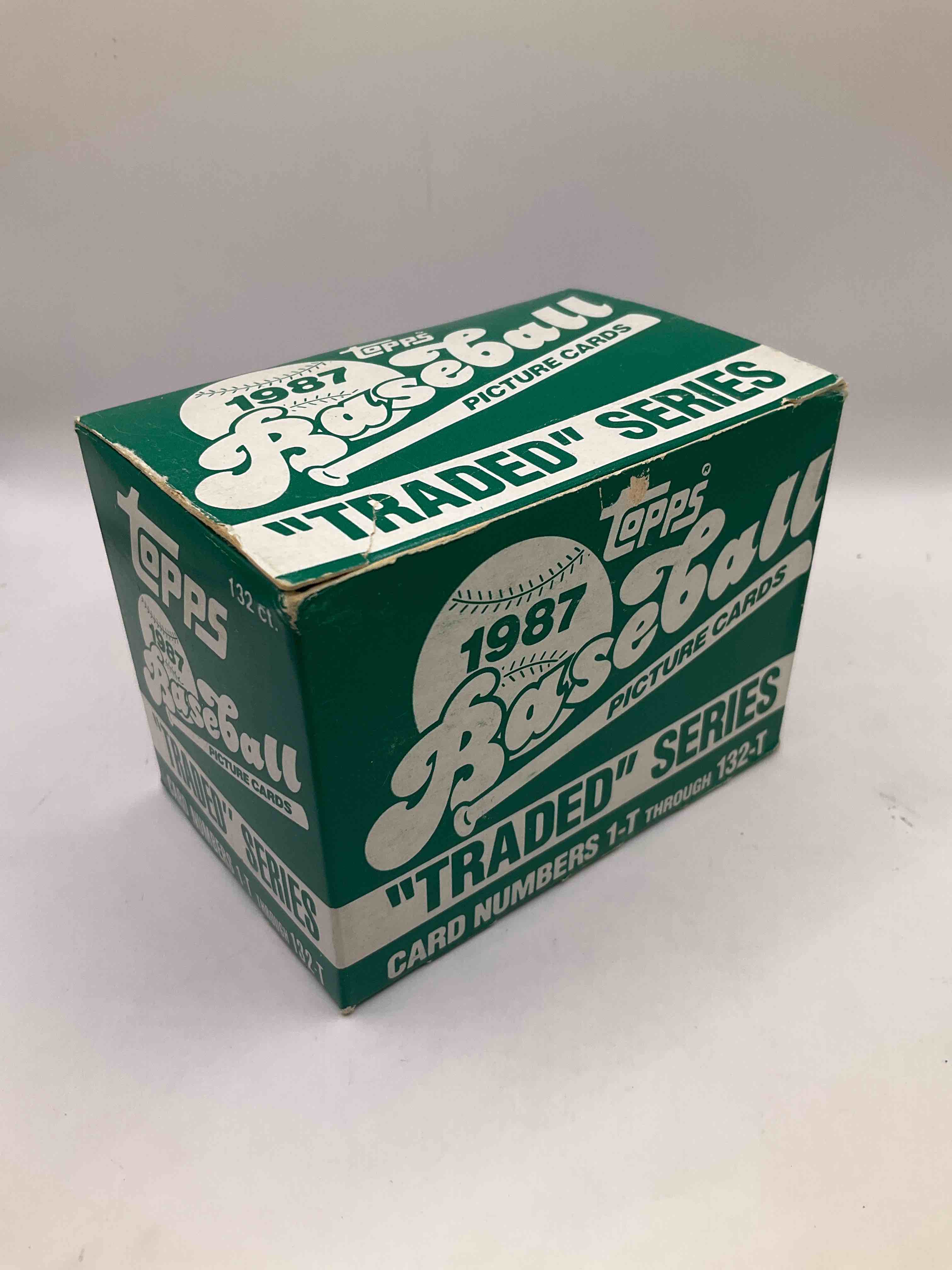 1987 Topps Baseball Card Complete Unopened Traded Series Box, Card Numbers 1-T Through 132T. Set Is Unopened (Boxes Of This Era Were Not Sealed). Set Includes Greg Maddux True Tops Rookie #70T, Fred McGriff True Topps Rookie #74T, Reggie Jackson #52T & Many Other Great Cards. Great Sports Card Memorabilia With Great Investment Potential!