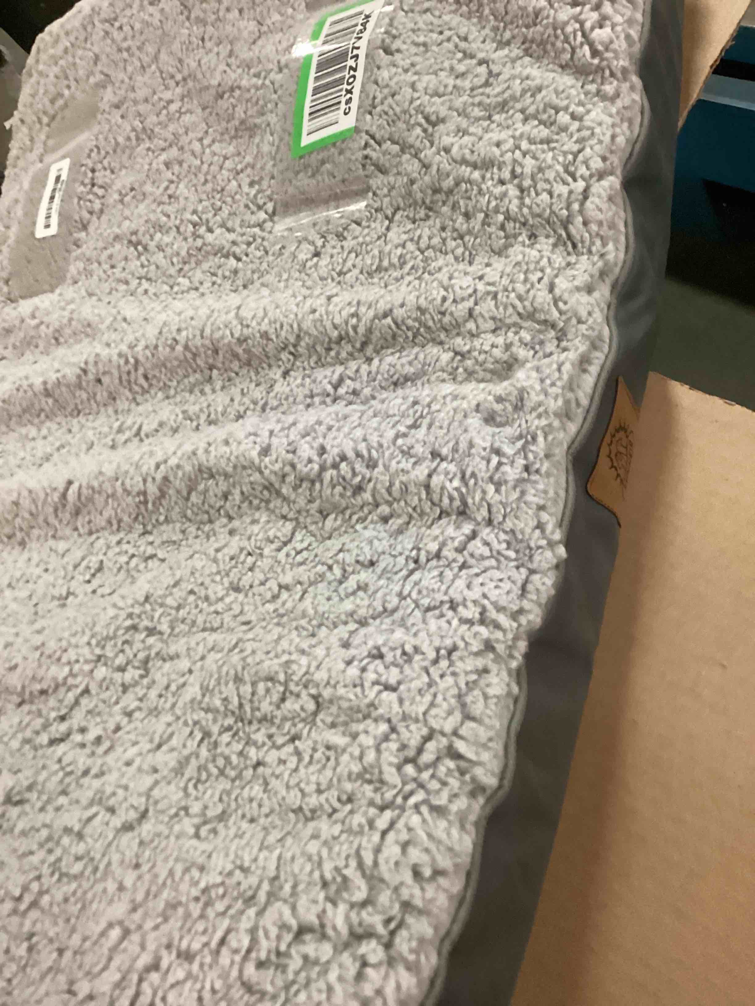 https://s3.amazonaws.com/lotting-images-prod/bidfta/PPE00146051_1728992453651.jpeg
