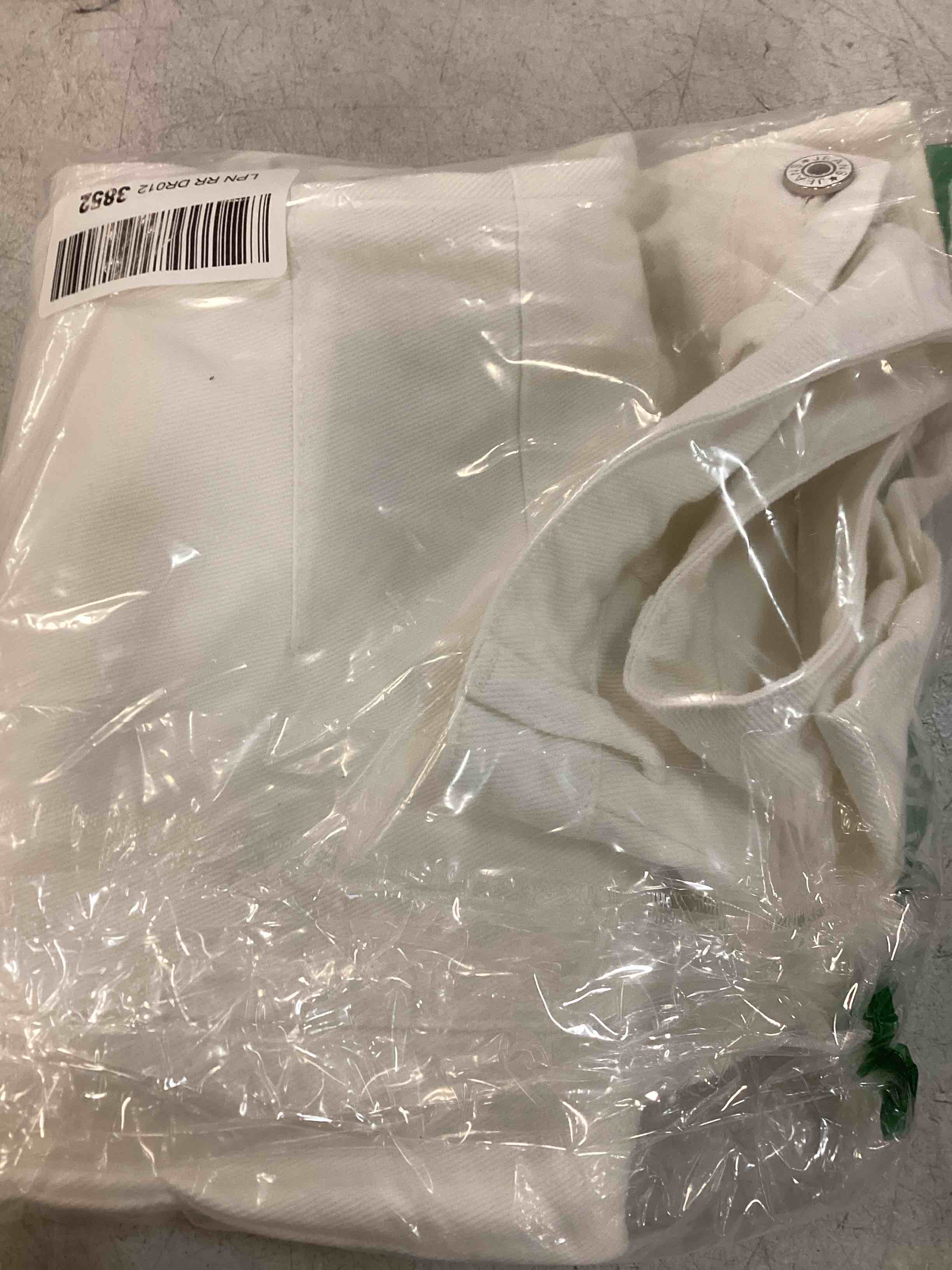 https://s3.amazonaws.com/lotting-images-prod/bidfta/PPE00147197_1728390287285.jpeg