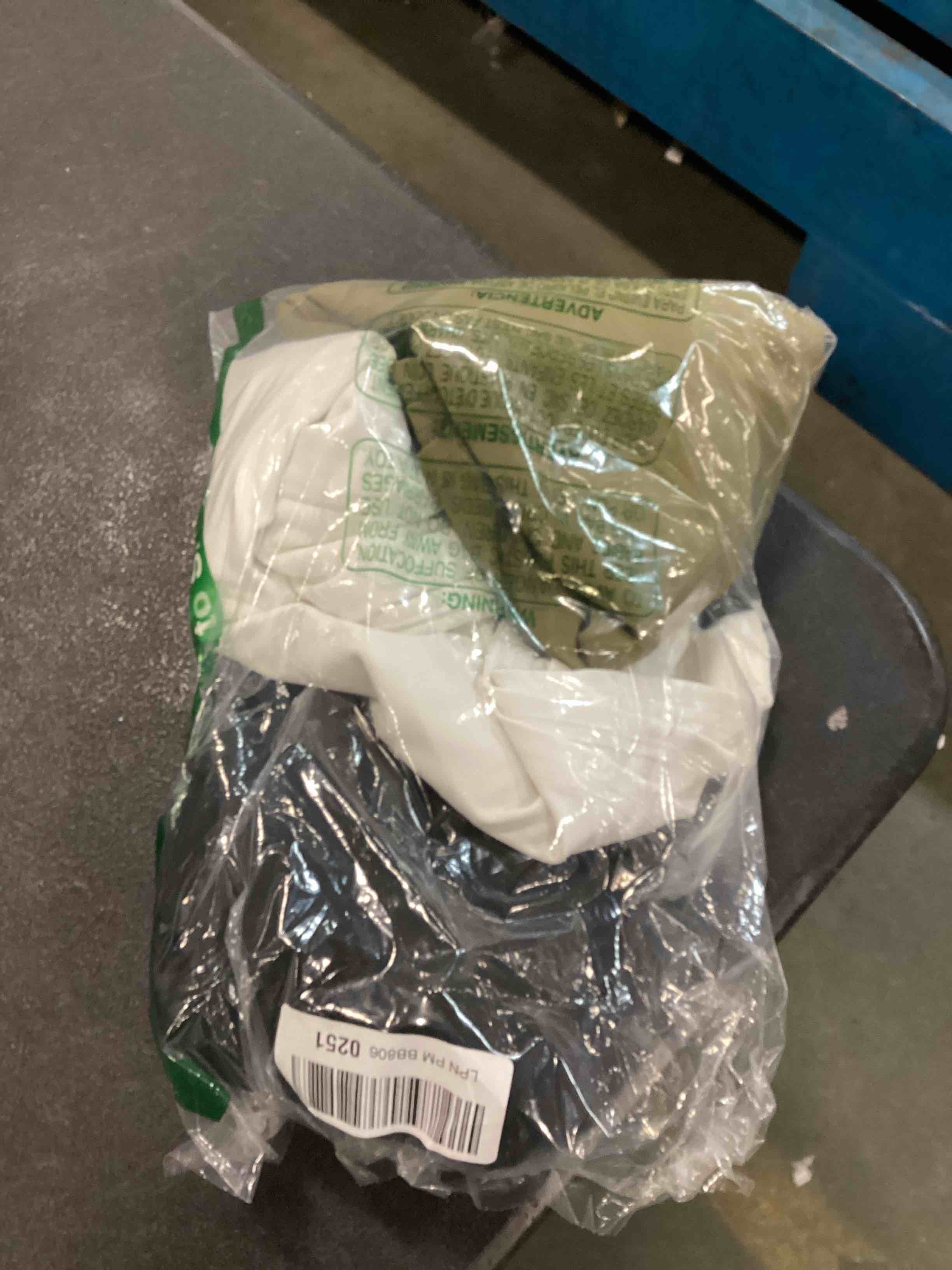 https://s3.amazonaws.com/lotting-images-prod/bidfta/PPE00148042_1729205410417.jpeg