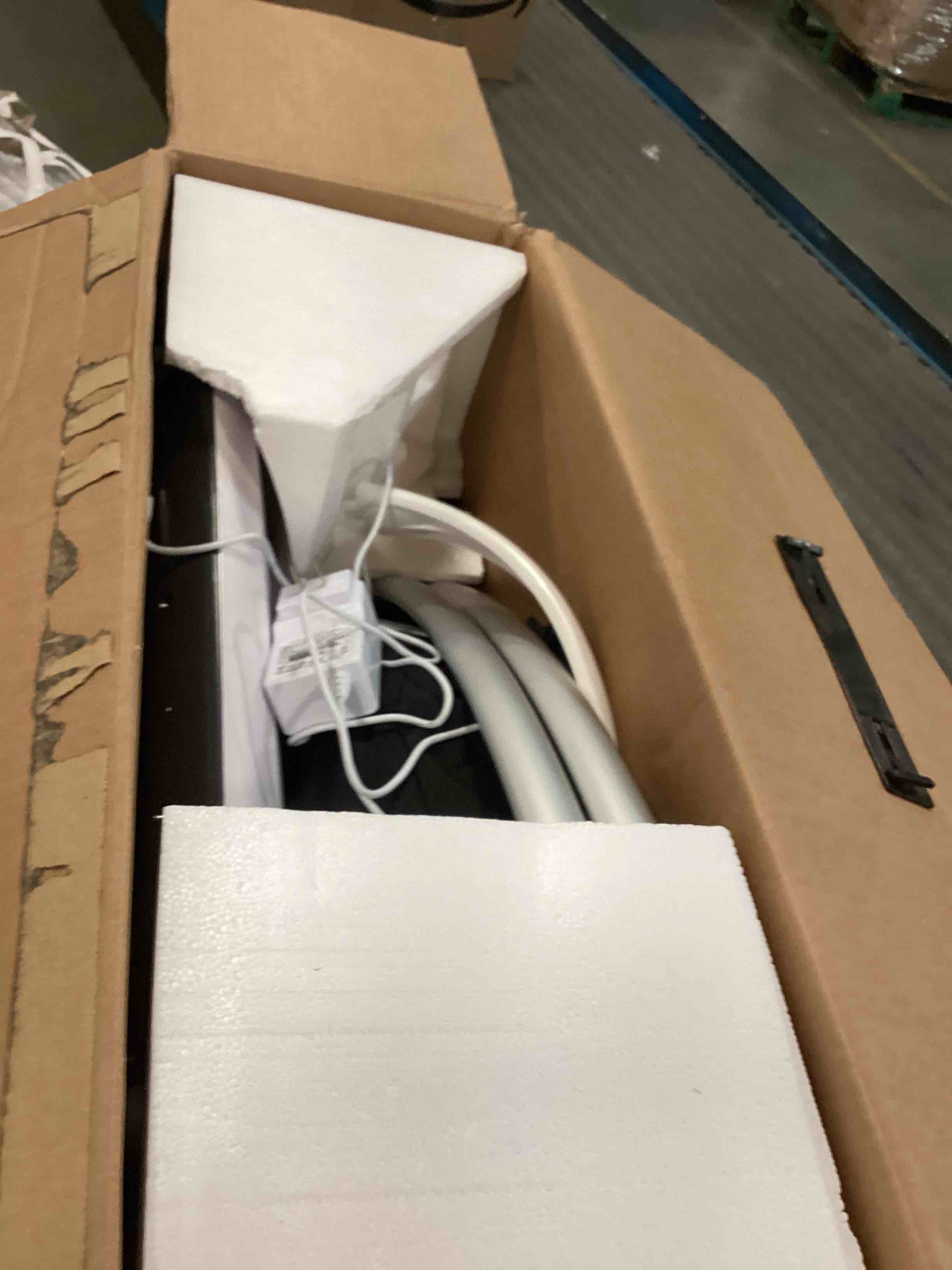 https://s3.amazonaws.com/lotting-images-prod/bidfta/PPE00148306_1729116486198.jpeg