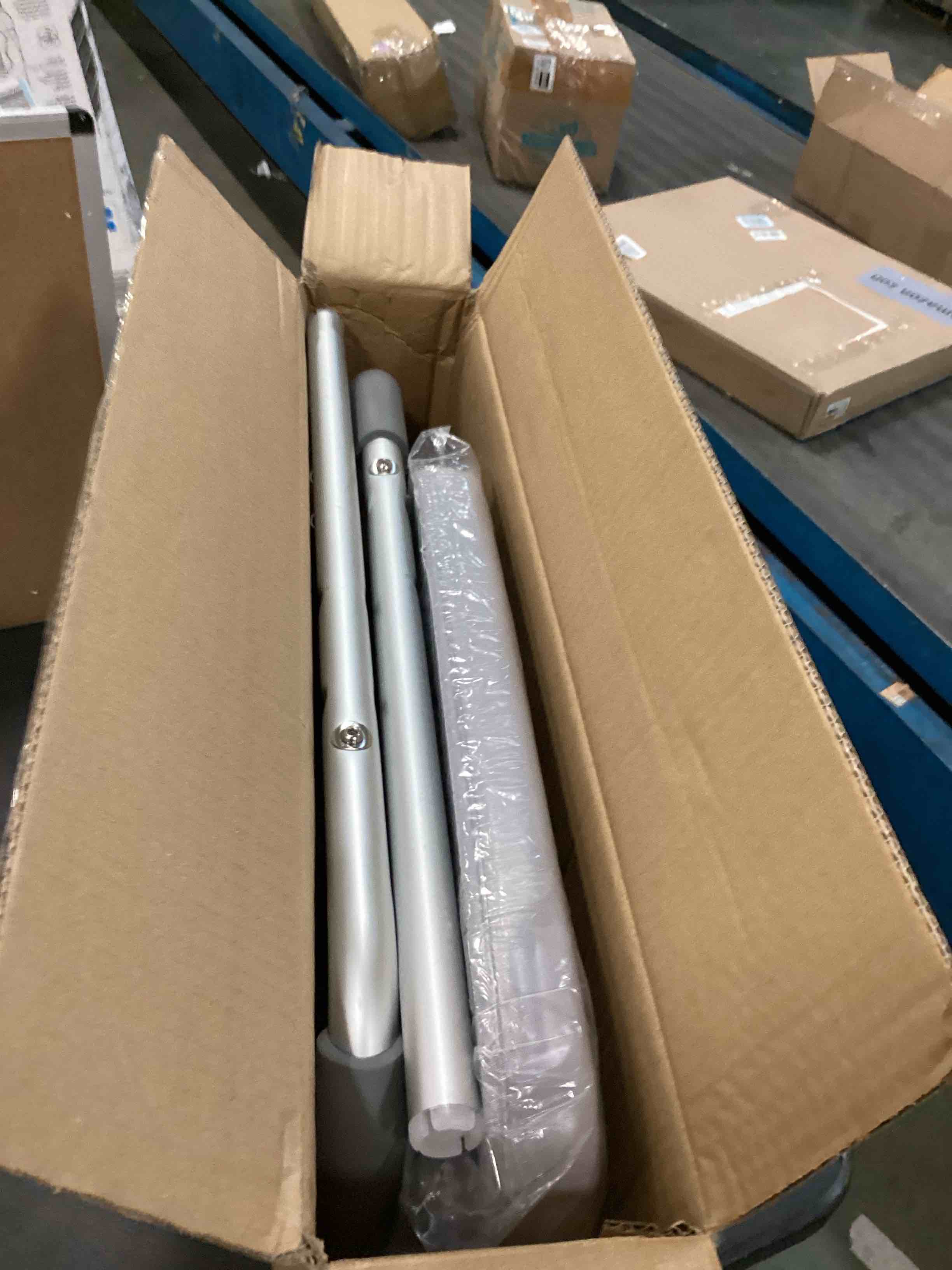 https://s3.amazonaws.com/lotting-images-prod/bidfta/PPE00148508_1729032788637.jpeg