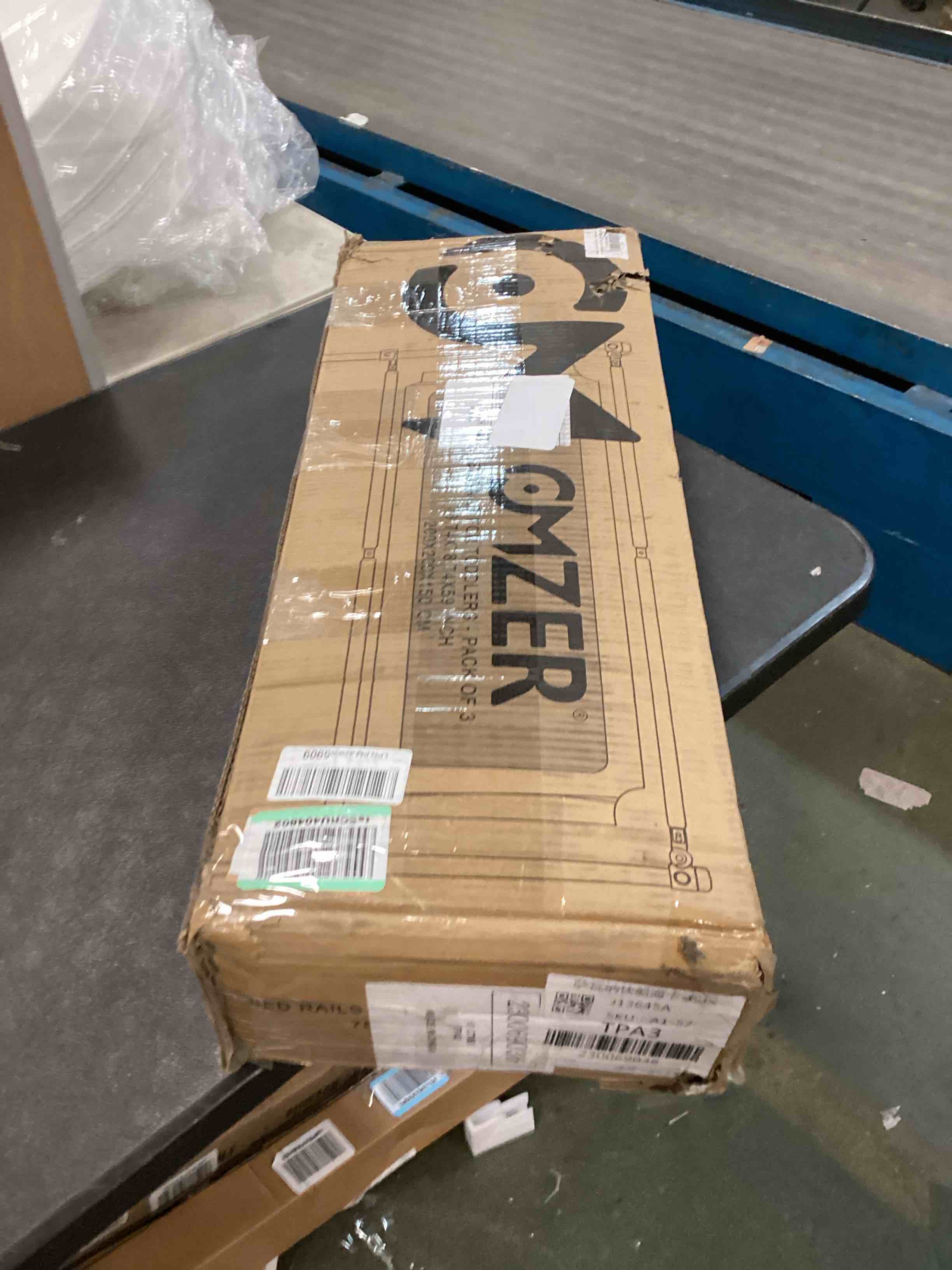https://s3.amazonaws.com/lotting-images-prod/bidfta/PPE00148841_1728700617682.jpeg