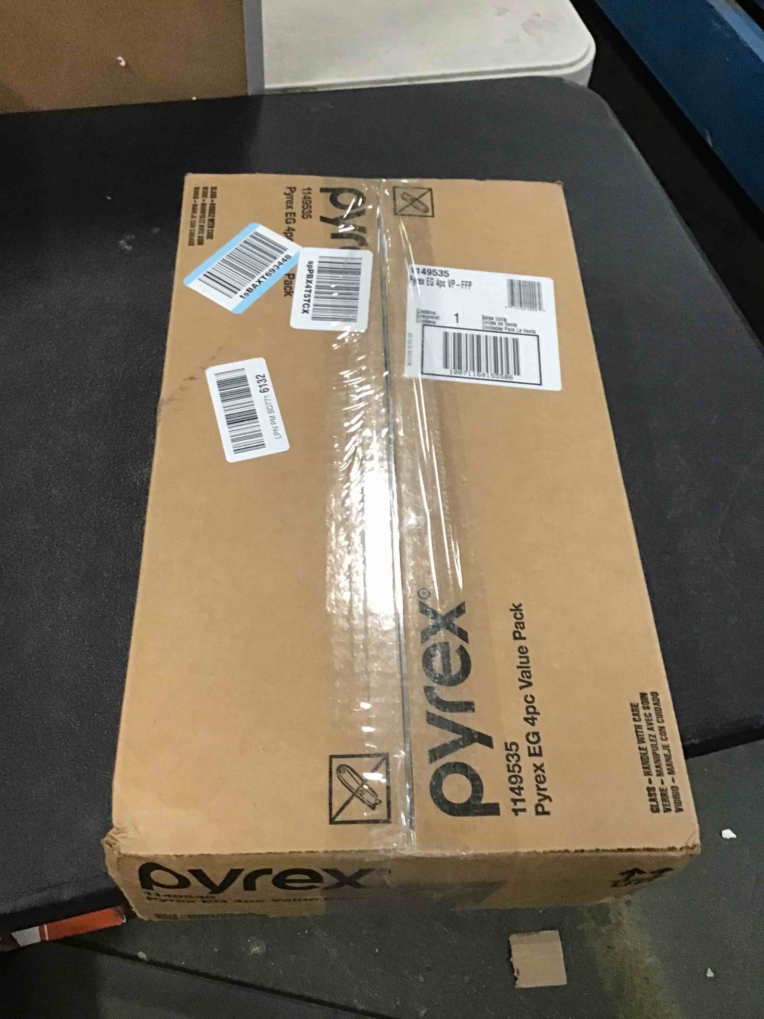 Pyrex Easy Grab 2Pack Glass Baking Dish Set (2QT, 3QT) with Snug Fit