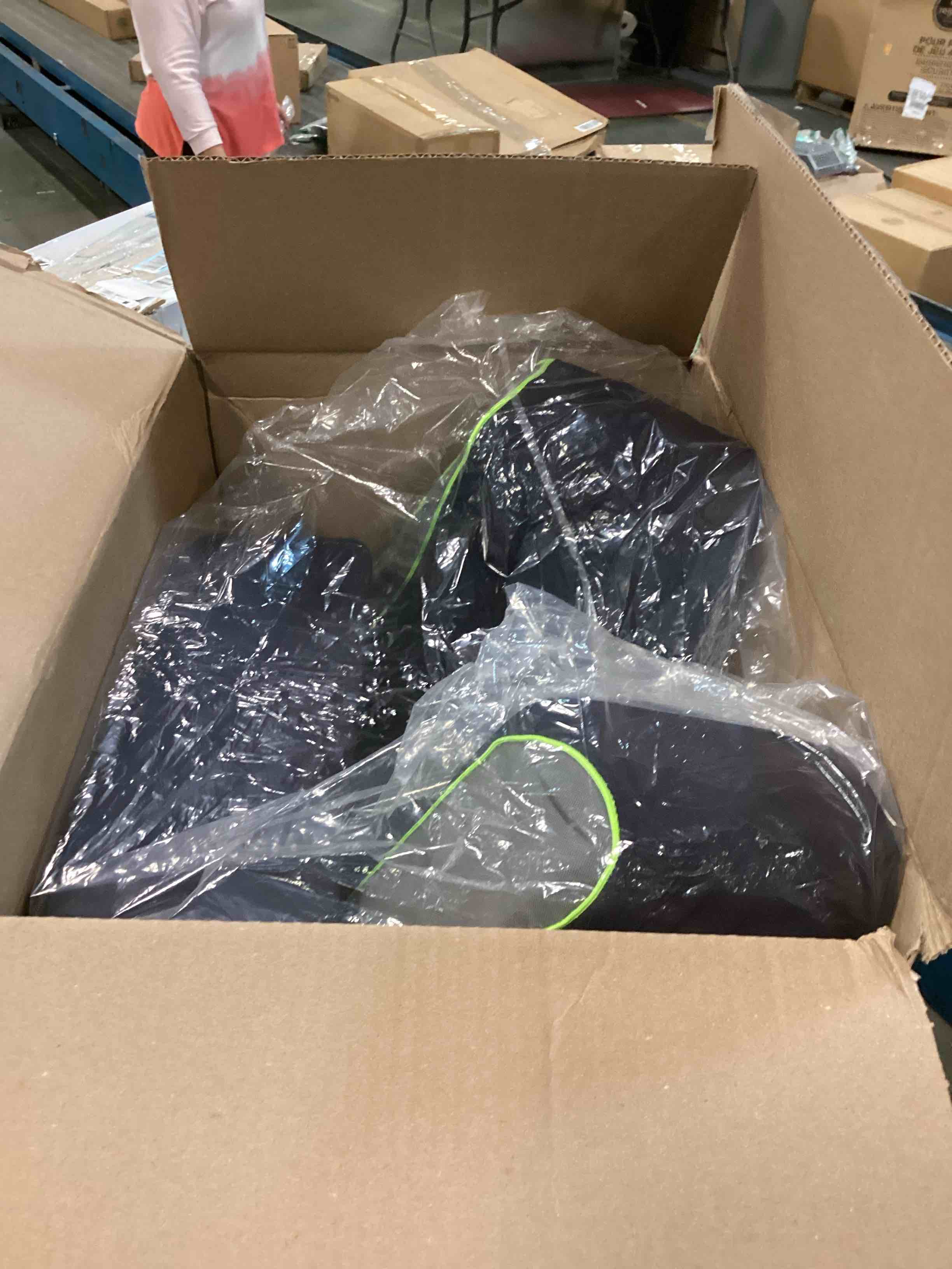 https://s3.amazonaws.com/lotting-images-prod/bidfta/PPE00149308_1728441432110.jpeg