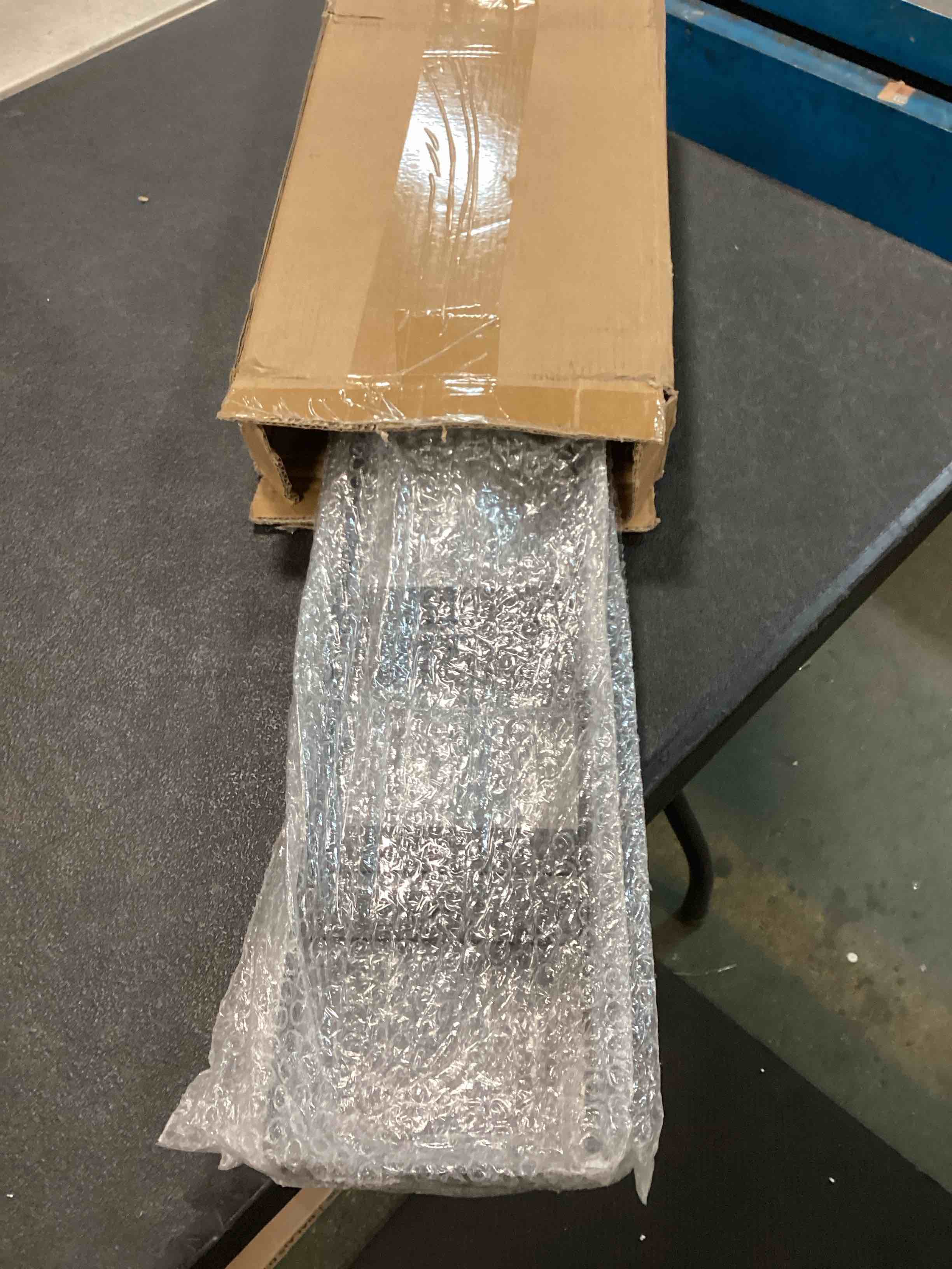 https://s3.amazonaws.com/lotting-images-prod/bidfta/PPE00149337_1728438123746.jpeg