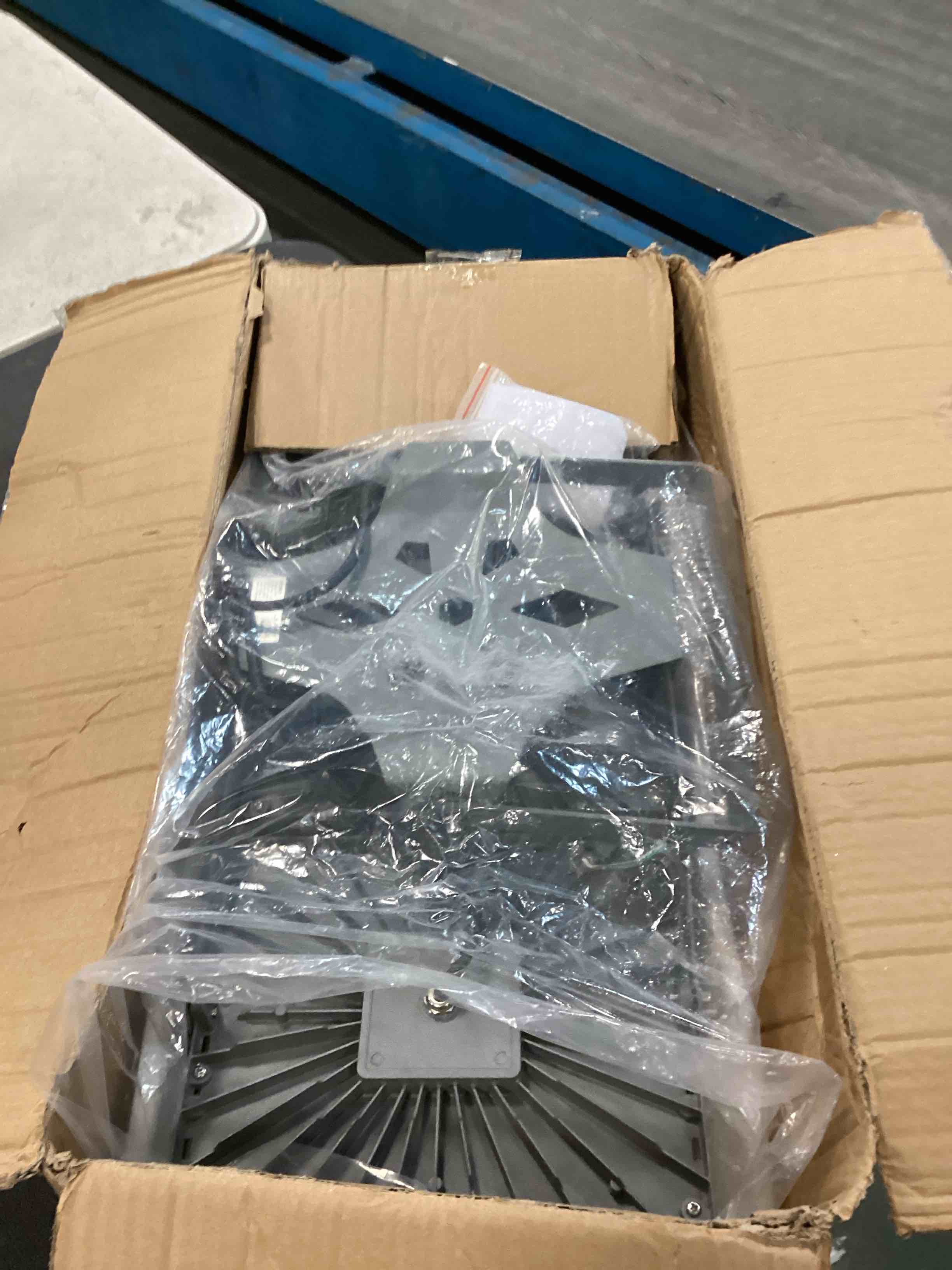https://s3.amazonaws.com/lotting-images-prod/bidfta/PPE00149618_1728344574348.jpeg