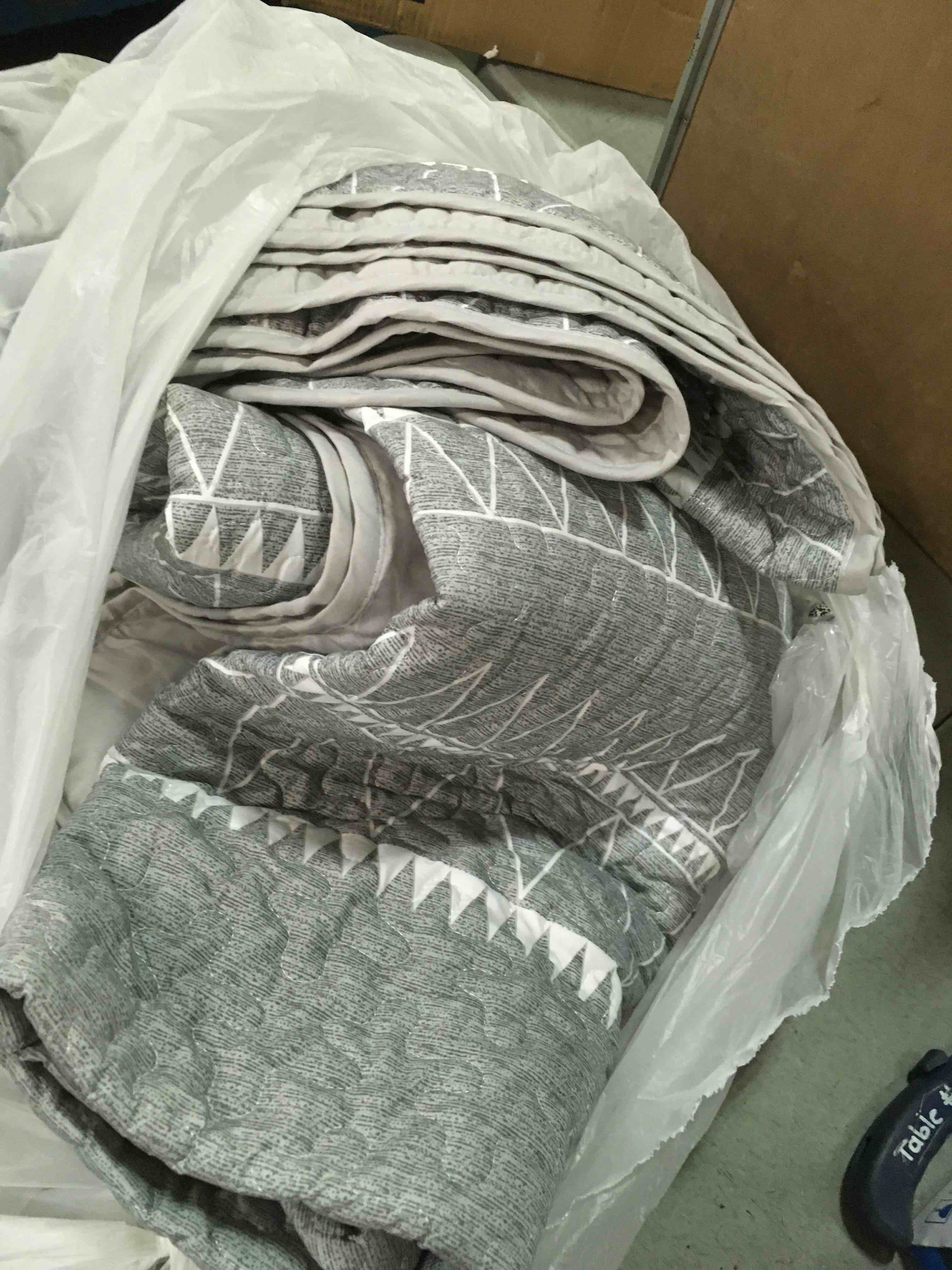 https://s3.amazonaws.com/lotting-images-prod/bidfta/PPE00152357_1728732017373.jpeg