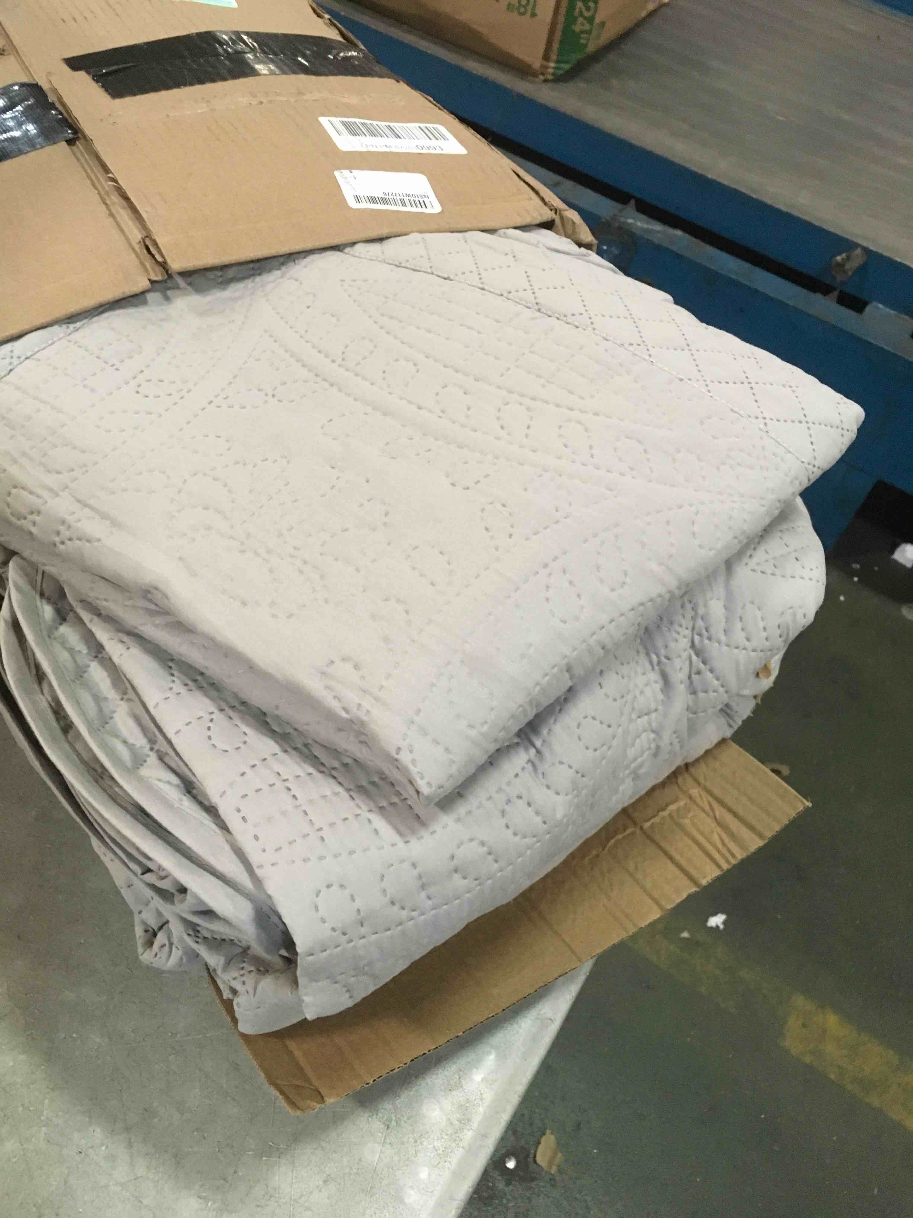 https://s3.amazonaws.com/lotting-images-prod/bidfta/PPE00152577_1728649174636.jpeg