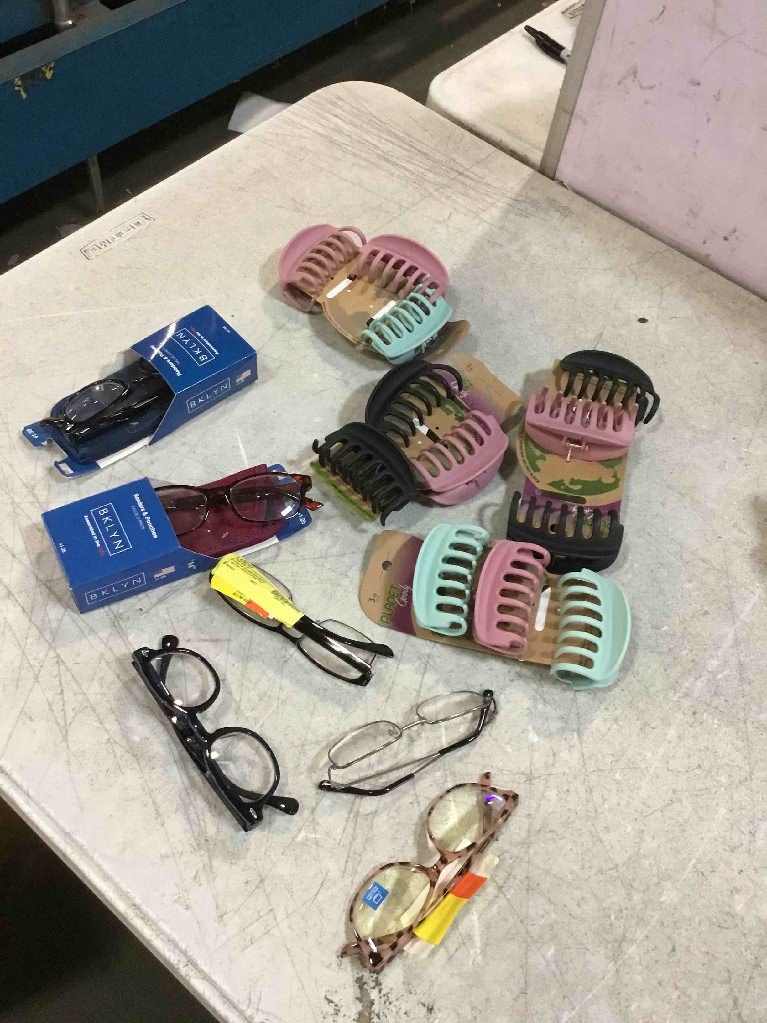 https://s3.amazonaws.com/lotting-images-prod/bidfta/PPE00152637_1728589256852.jpeg
