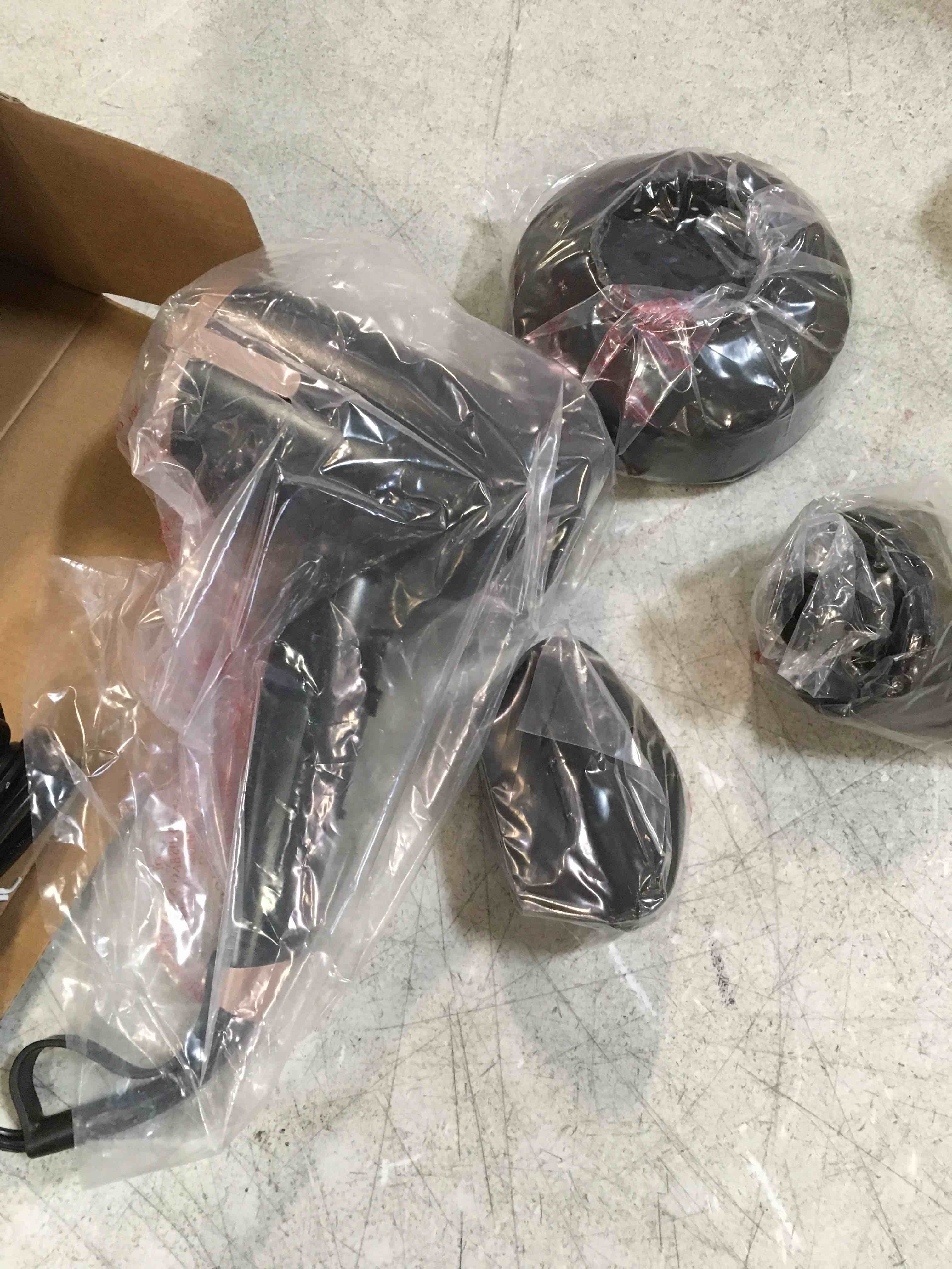 https://s3.amazonaws.com/lotting-images-prod/bidfta/PPE00152739_1728574979760.jpeg