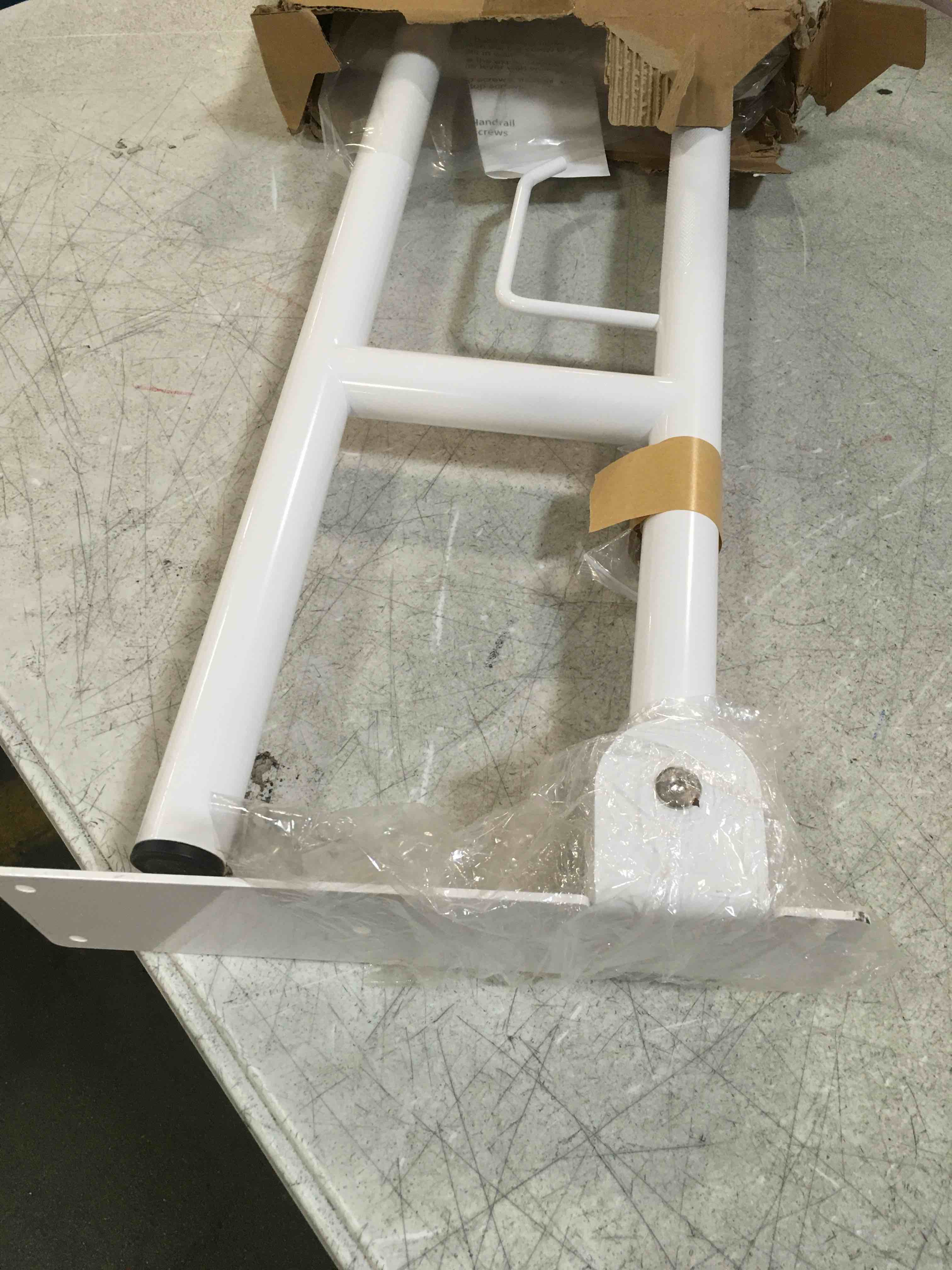 https://s3.amazonaws.com/lotting-images-prod/bidfta/PPE00152789_1728567684605.jpeg