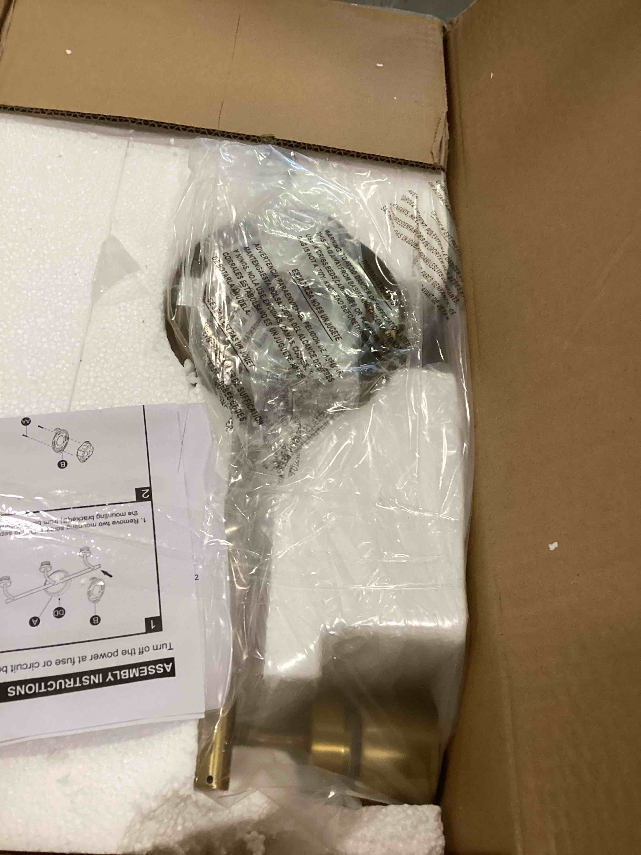 https://s3.amazonaws.com/lotting-images-prod/bidfta/PPE00154005_1728668209839.jpeg