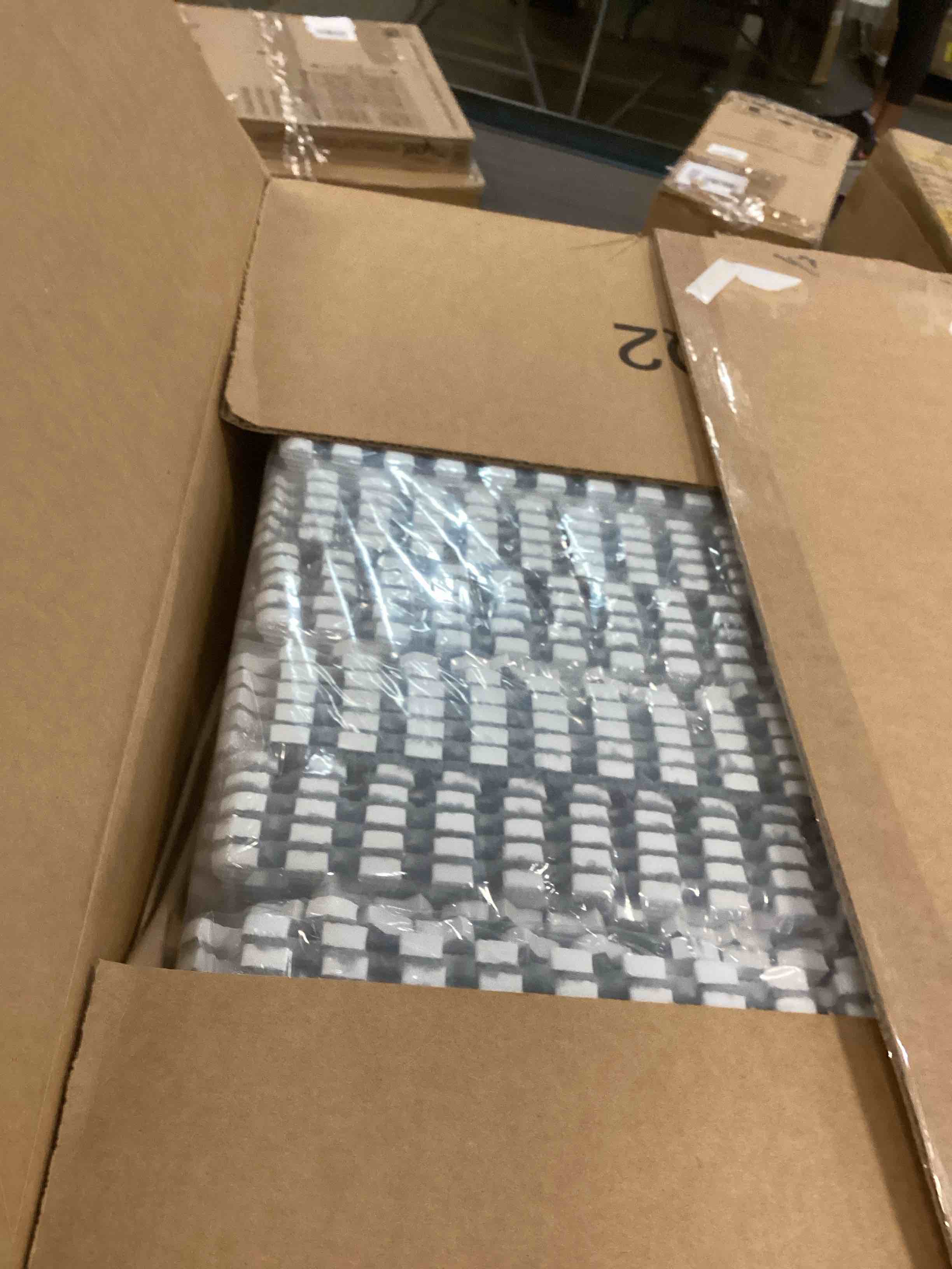 https://s3.amazonaws.com/lotting-images-prod/bidfta/PPE00154430_1728562568497.jpeg