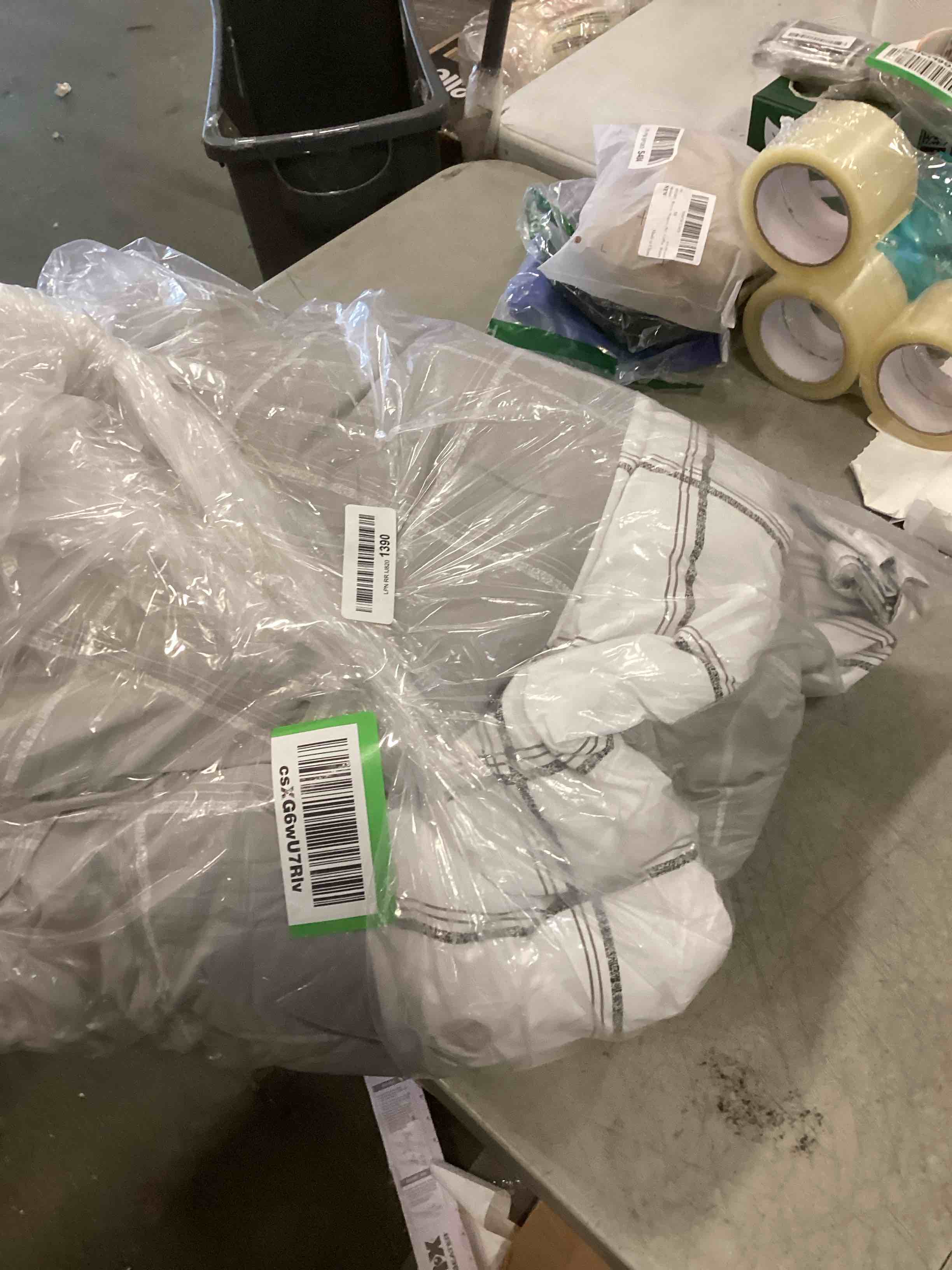 https://s3.amazonaws.com/lotting-images-prod/bidfta/PPE00154679_1728488425767.jpeg
