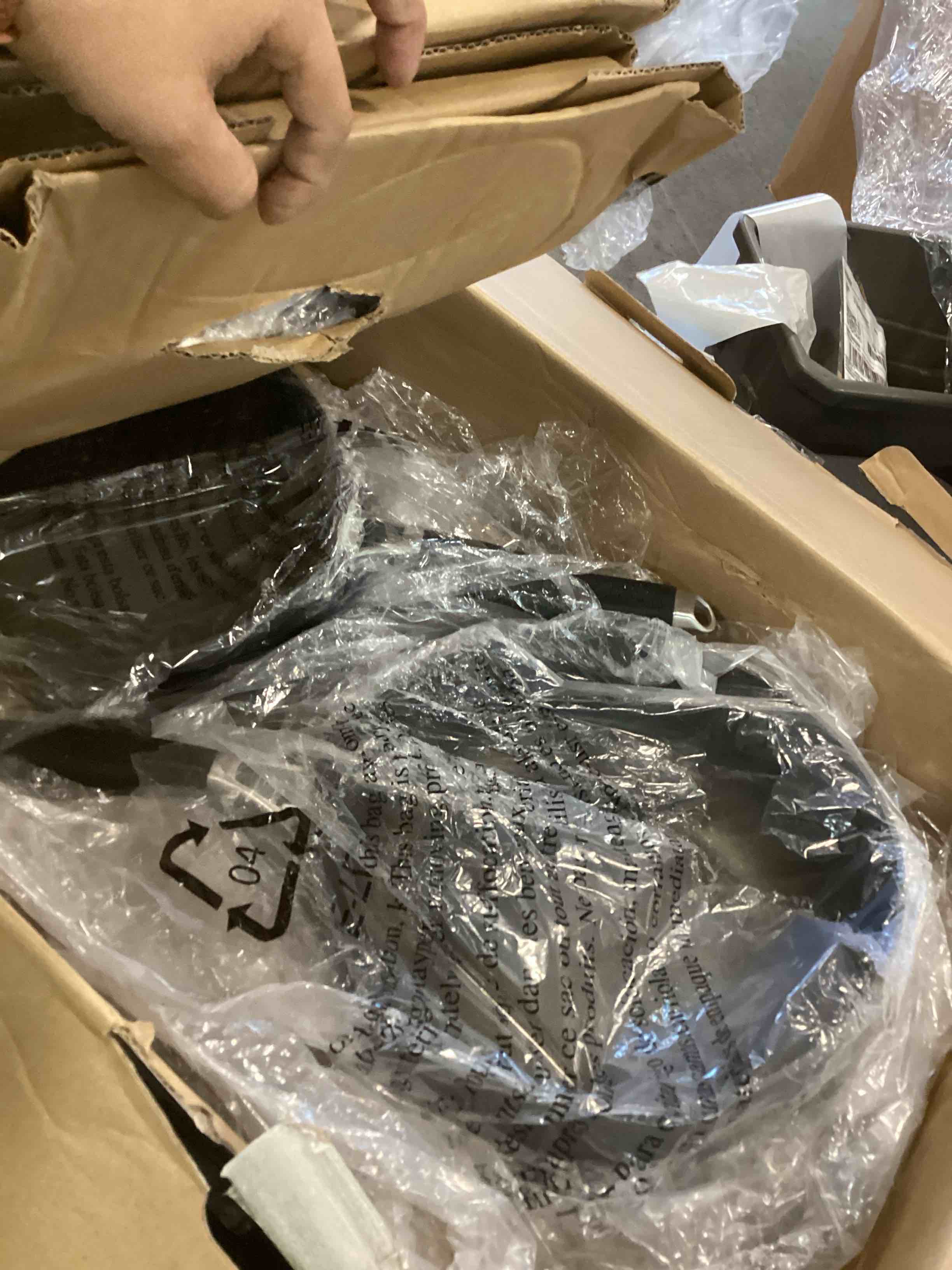 https://s3.amazonaws.com/lotting-images-prod/bidfta/PPE00155976_1728308610070.jpeg