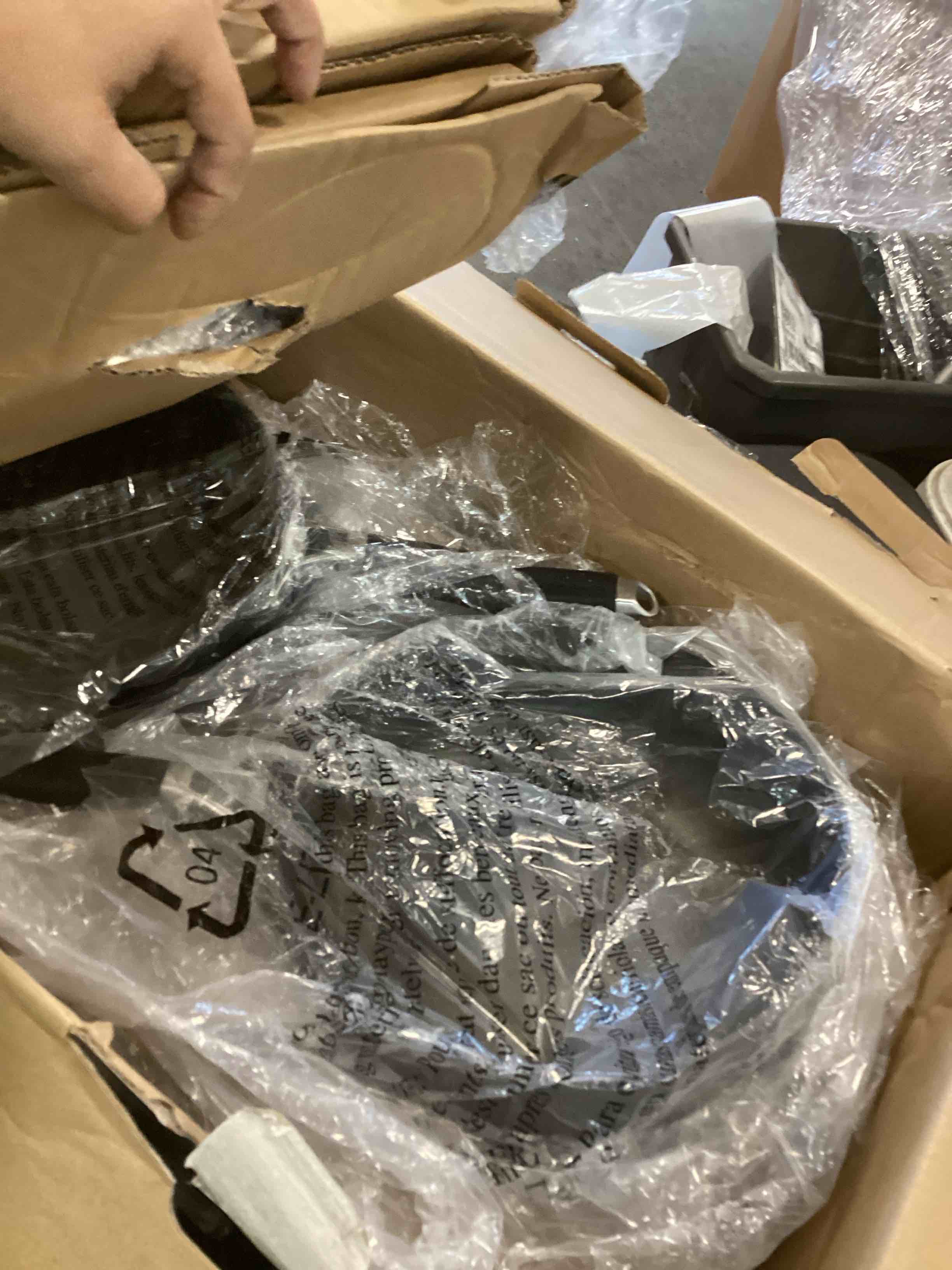 https://s3.amazonaws.com/lotting-images-prod/bidfta/PPE00155976_1728308610815.jpeg