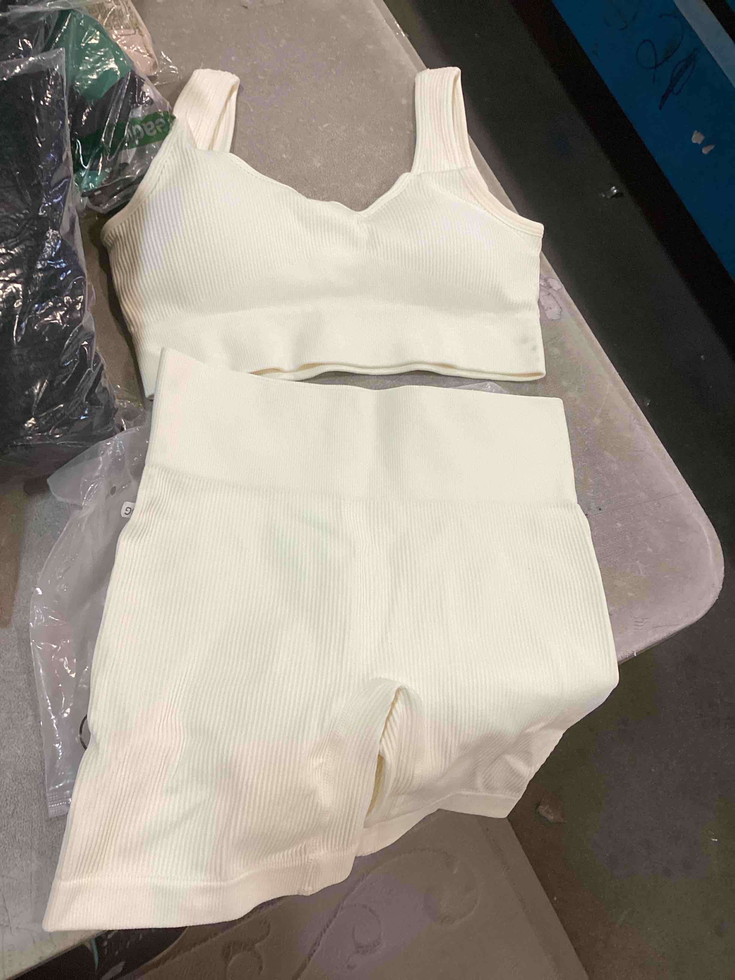 https://s3.amazonaws.com/lotting-images-prod/bidfta/PPE00158677_1729534257374.jpeg