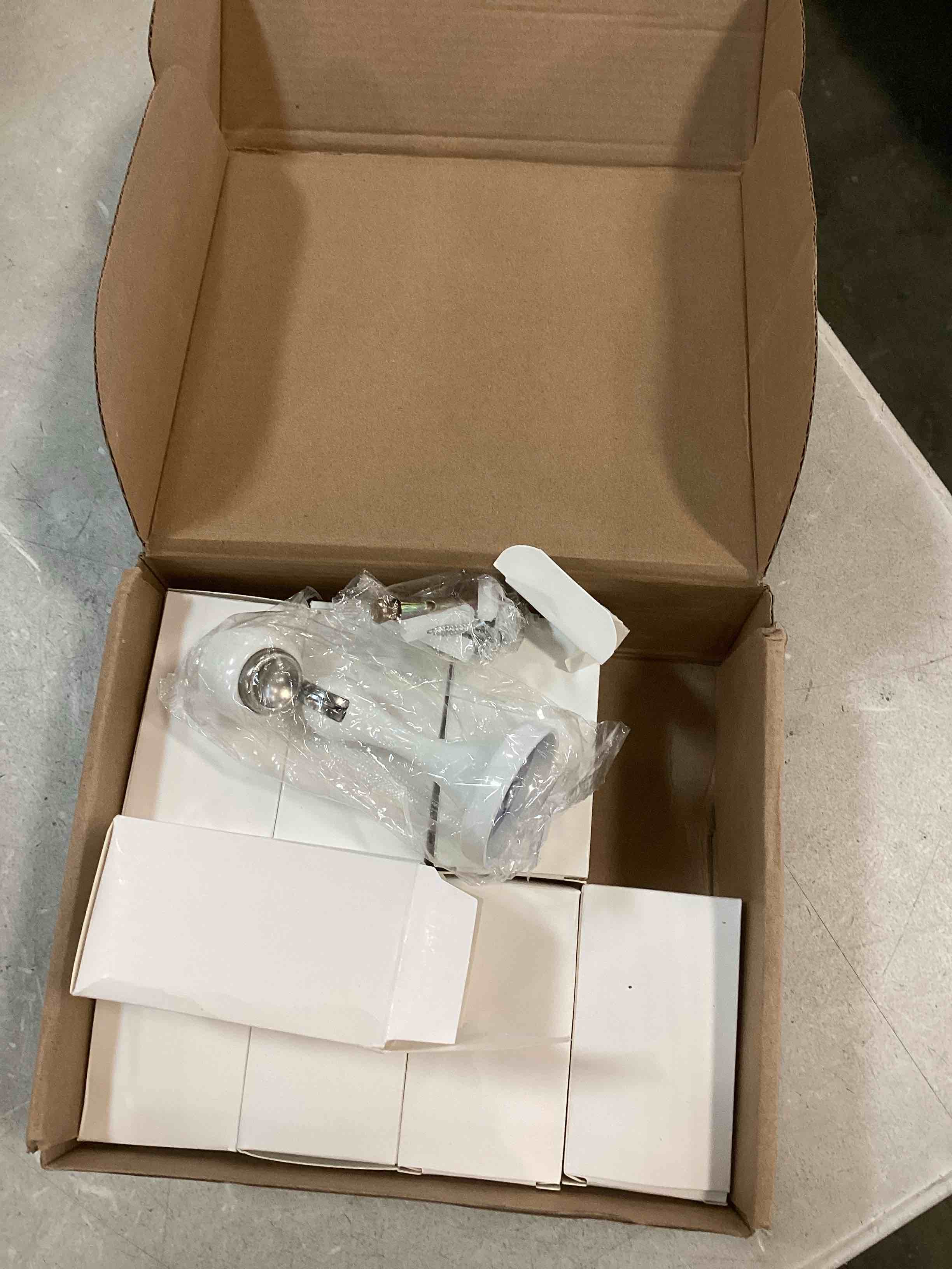 https://s3.amazonaws.com/lotting-images-prod/bidfta/PPE00159202_1729279070235.jpeg