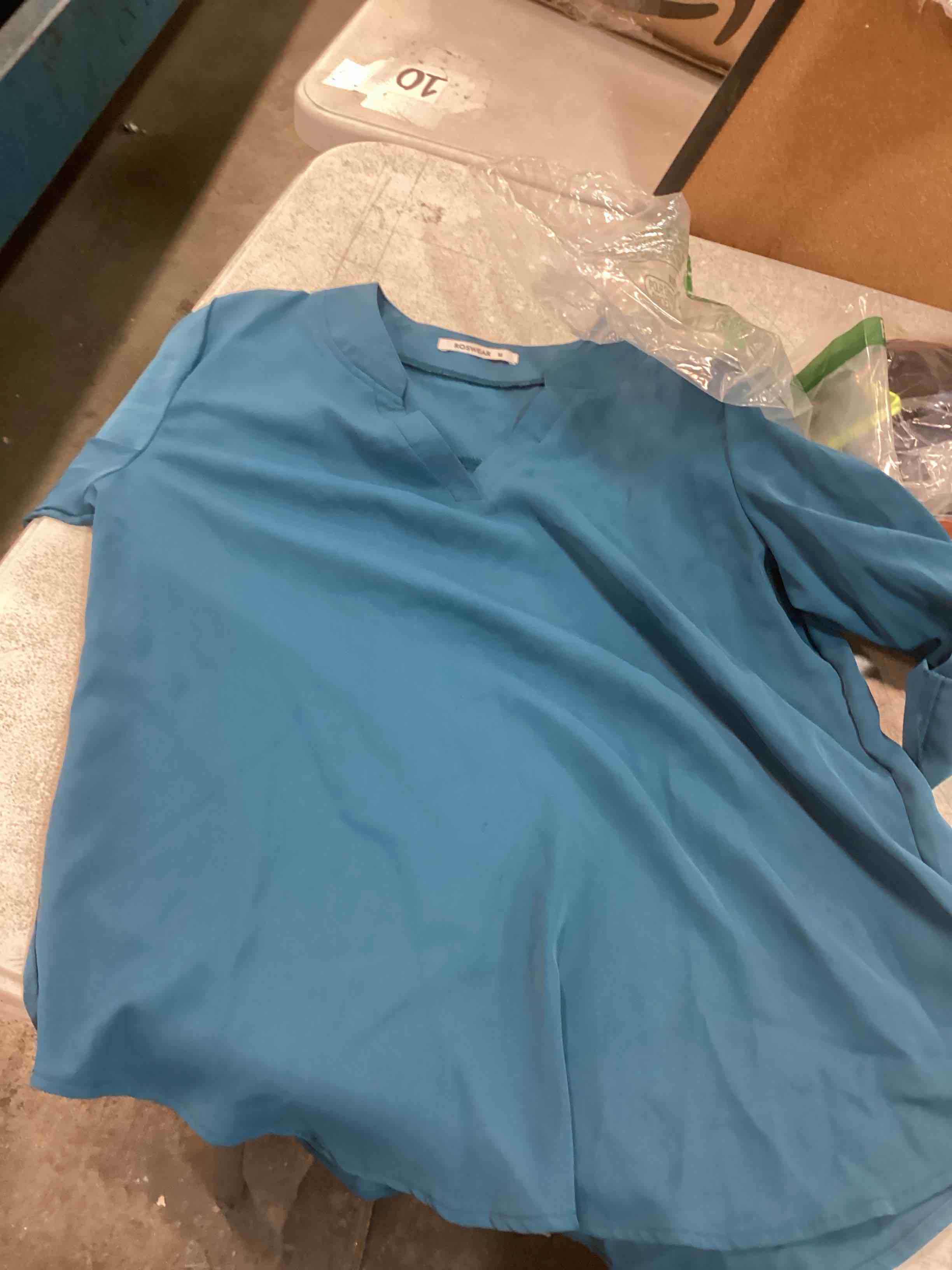 https://s3.amazonaws.com/lotting-images-prod/bidfta/PPE00159244_1729190207082.jpeg