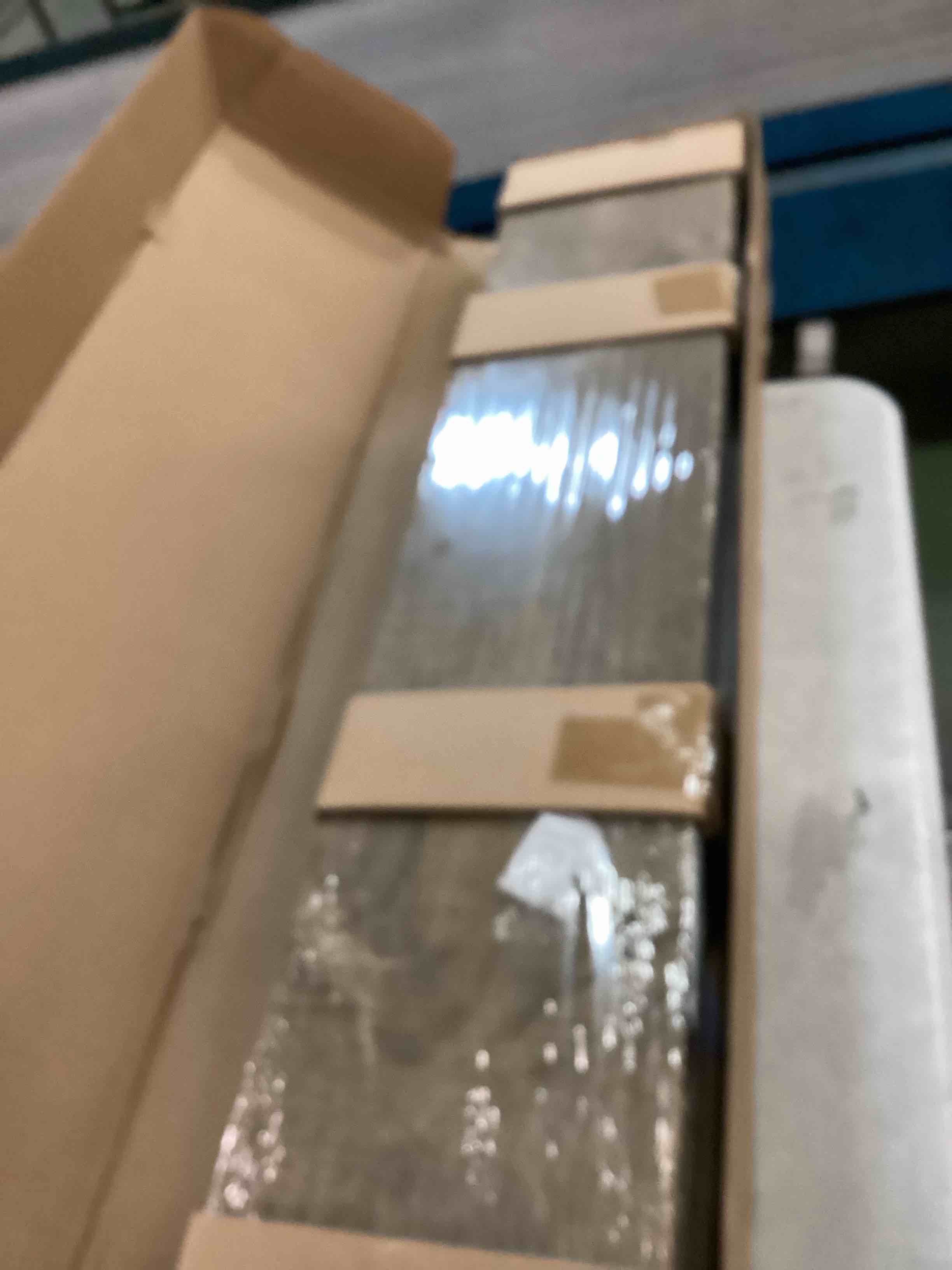 https://s3.amazonaws.com/lotting-images-prod/bidfta/PPE00160095_1729728795149.jpeg