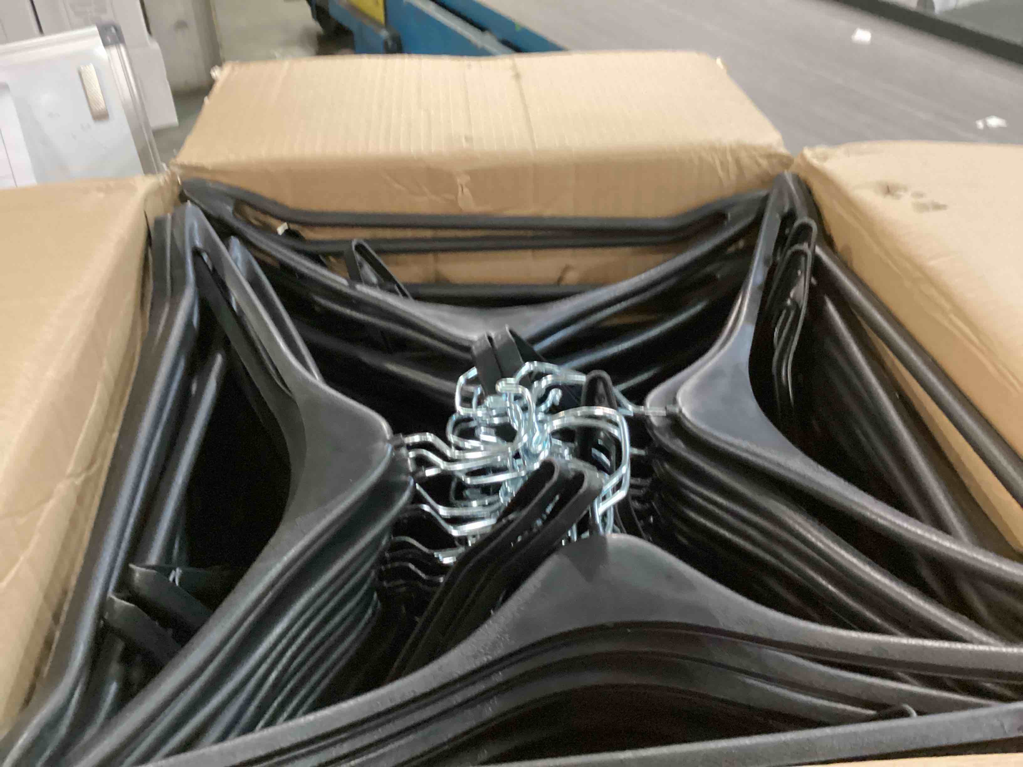 https://s3.amazonaws.com/lotting-images-prod/bidfta/PPE00160185_1729659657128.jpeg