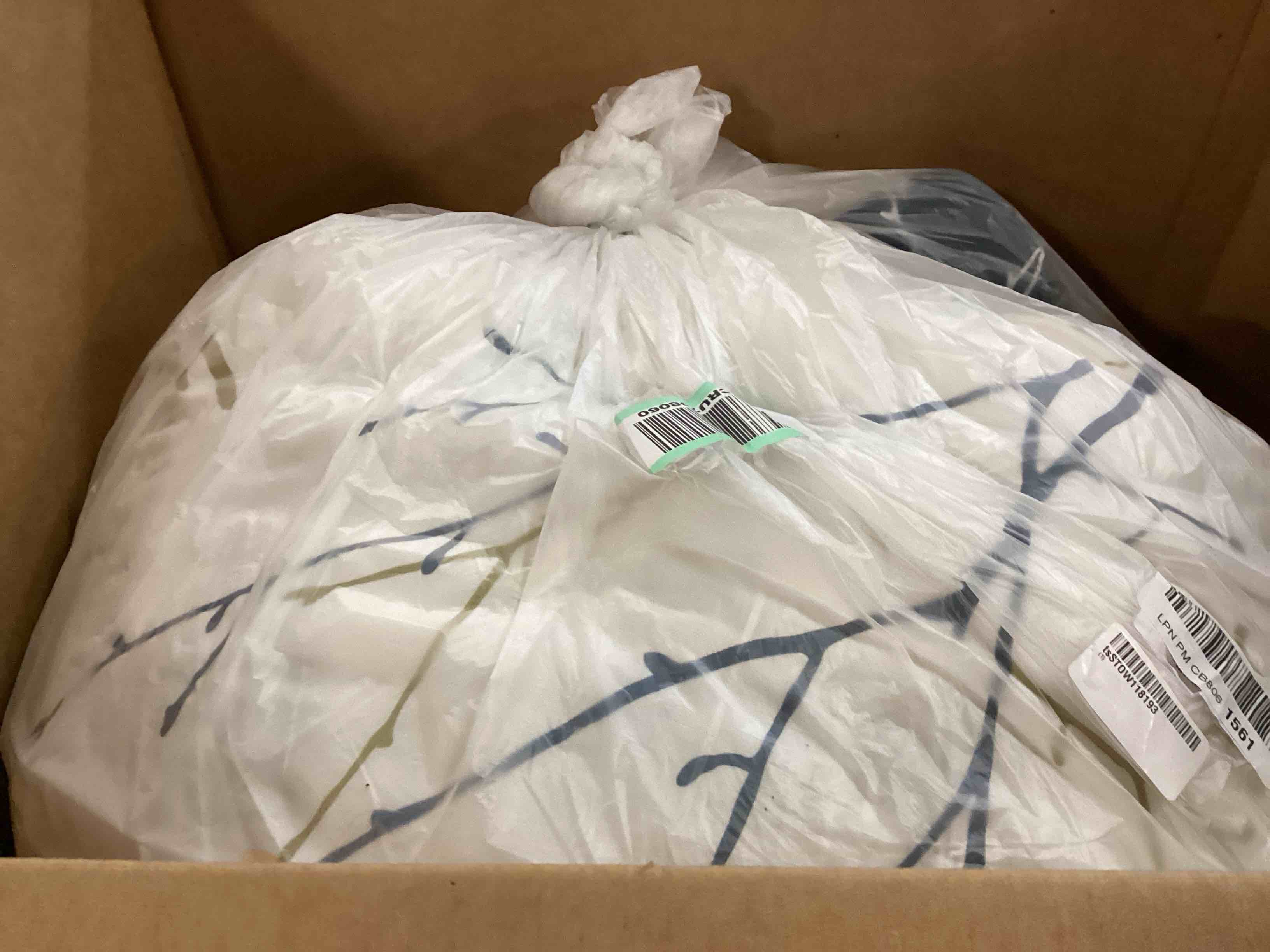 https://s3.amazonaws.com/lotting-images-prod/bidfta/PPE00160314_1729642915595.jpeg