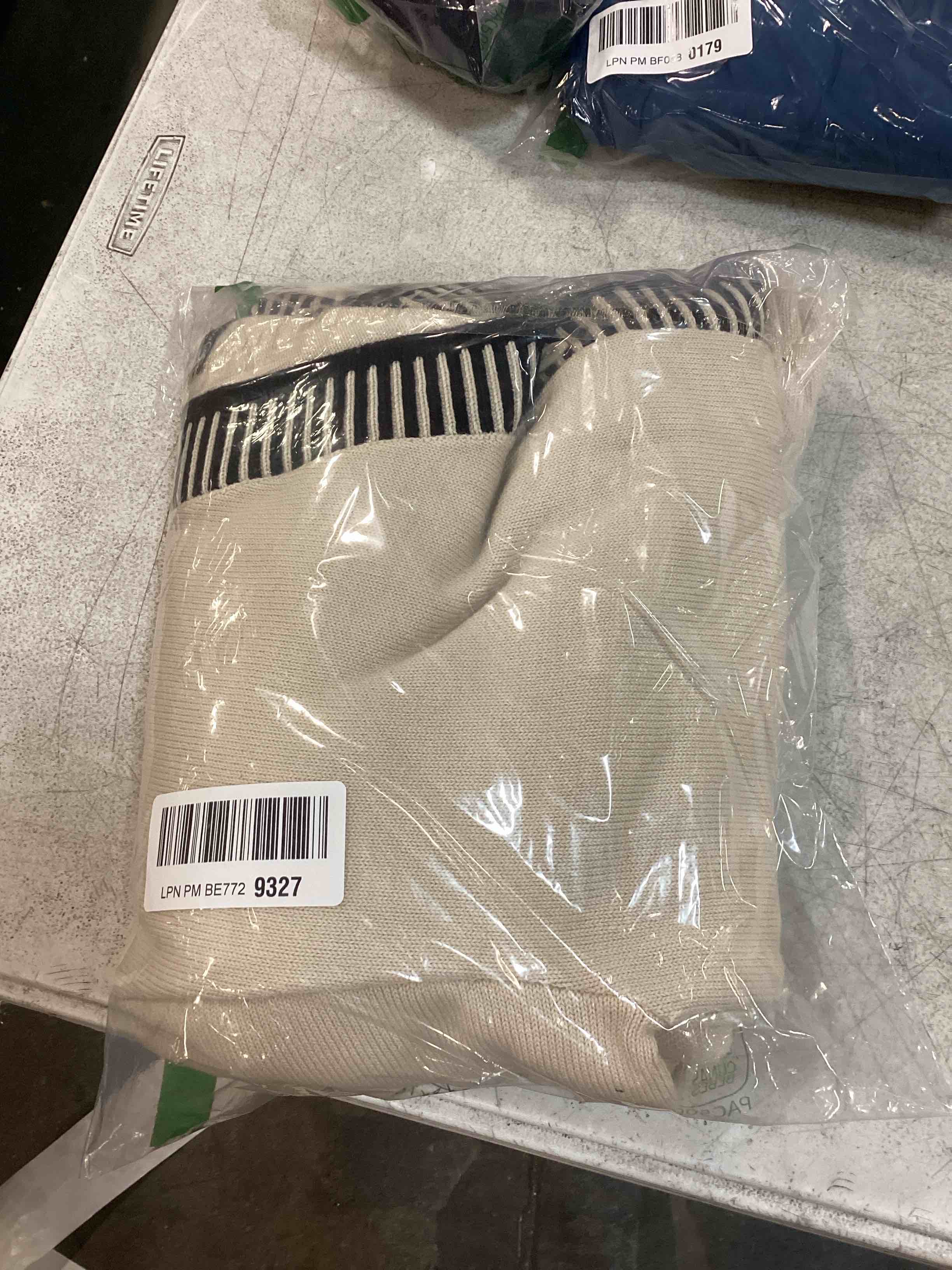 https://s3.amazonaws.com/lotting-images-prod/bidfta/PPE00164038_1729133601708.jpeg