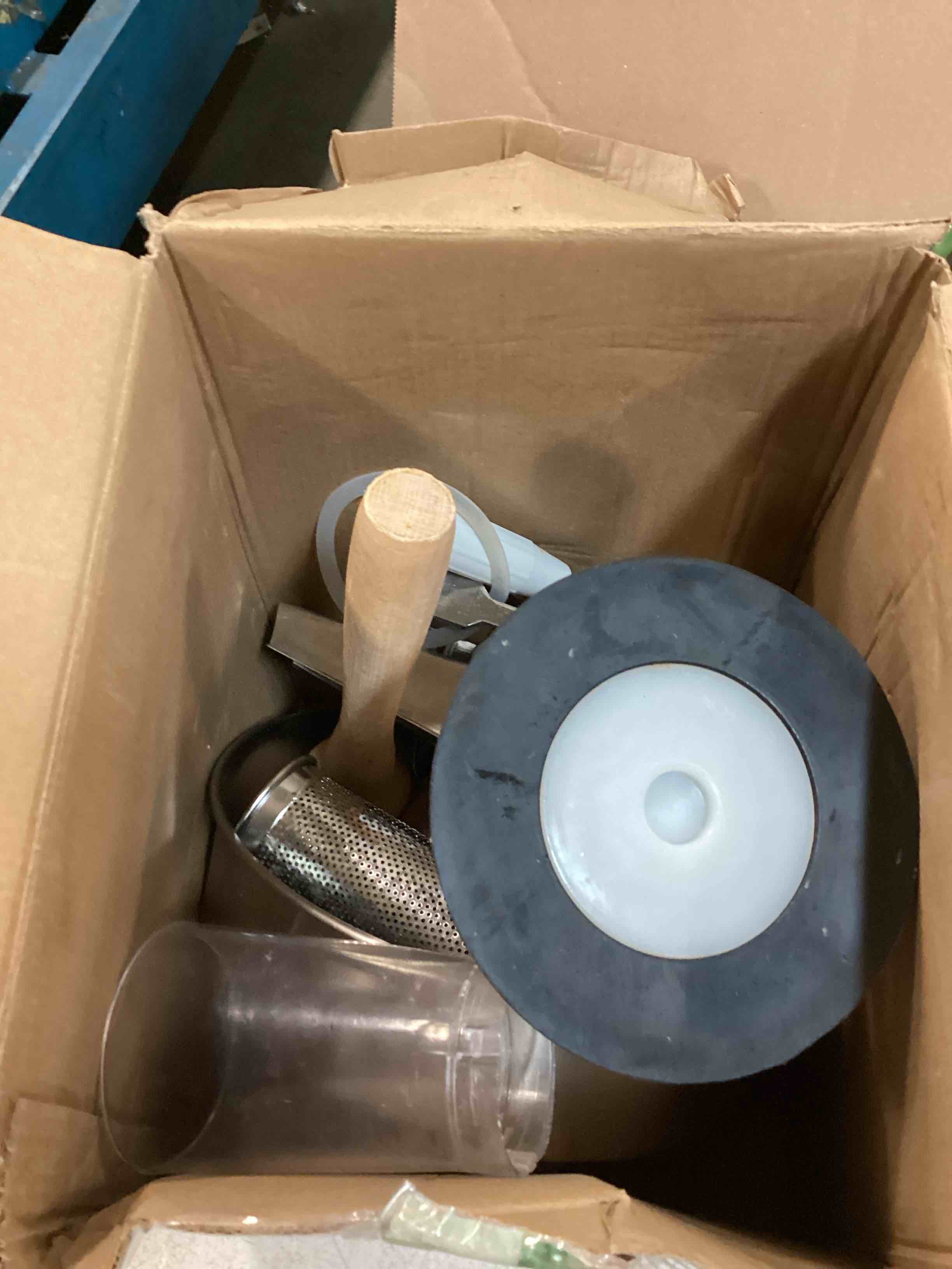 https://s3.amazonaws.com/lotting-images-prod/bidfta/PPE00164073_1729125001704.jpeg