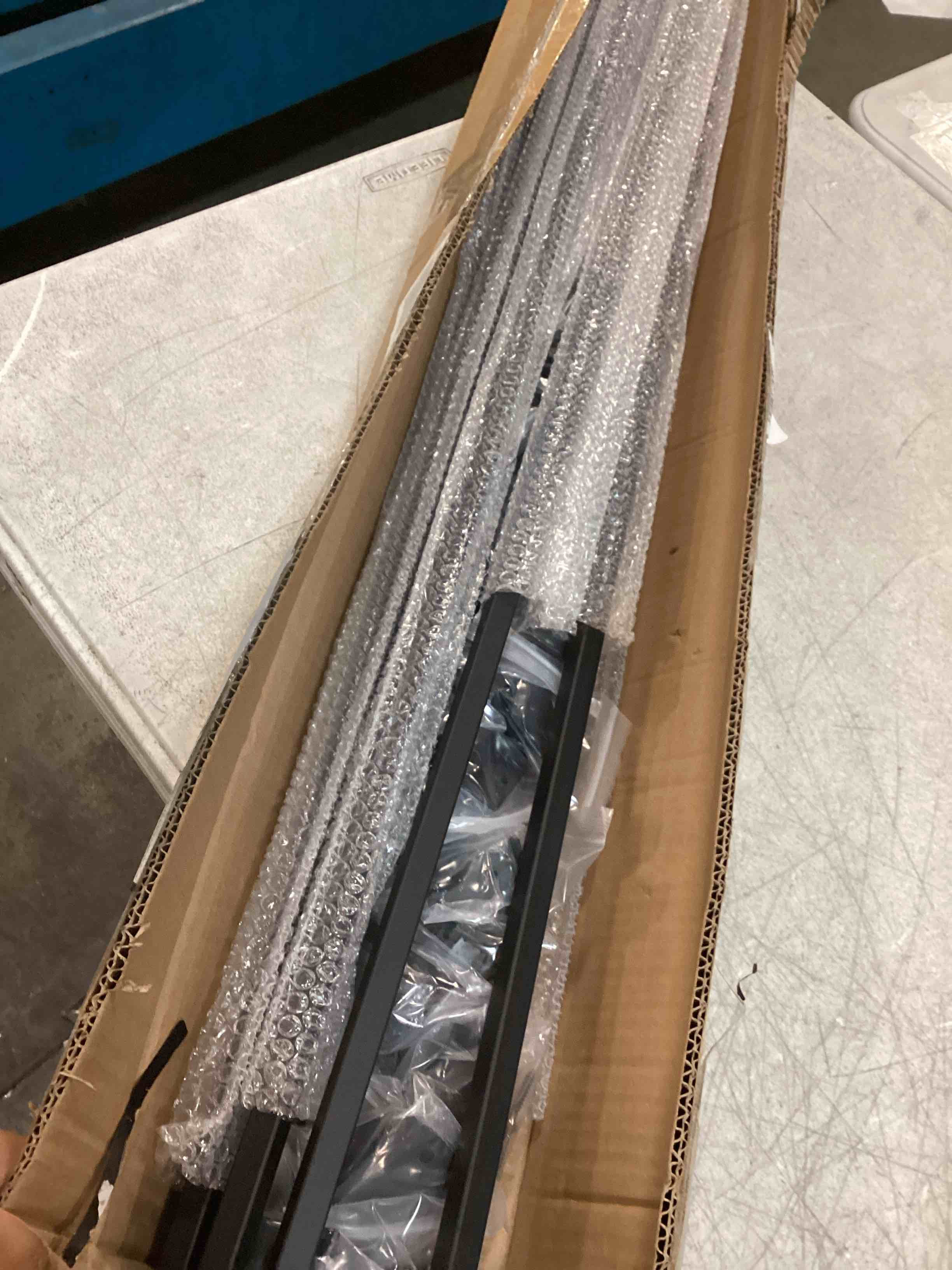 https://s3.amazonaws.com/lotting-images-prod/bidfta/PPE00164507_1728698161613.jpeg