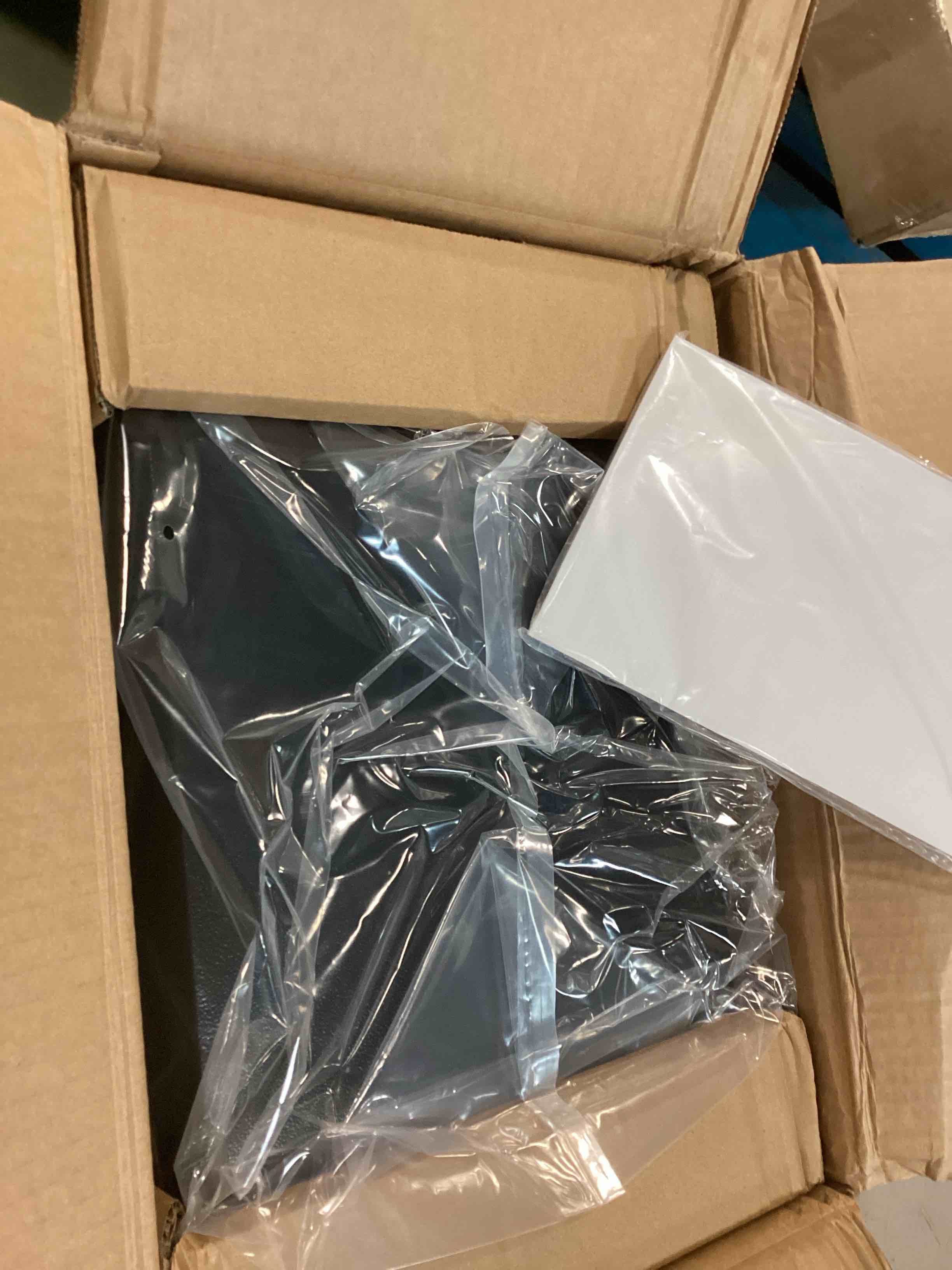 https://s3.amazonaws.com/lotting-images-prod/bidfta/PPE00165630_1728303331273.jpeg