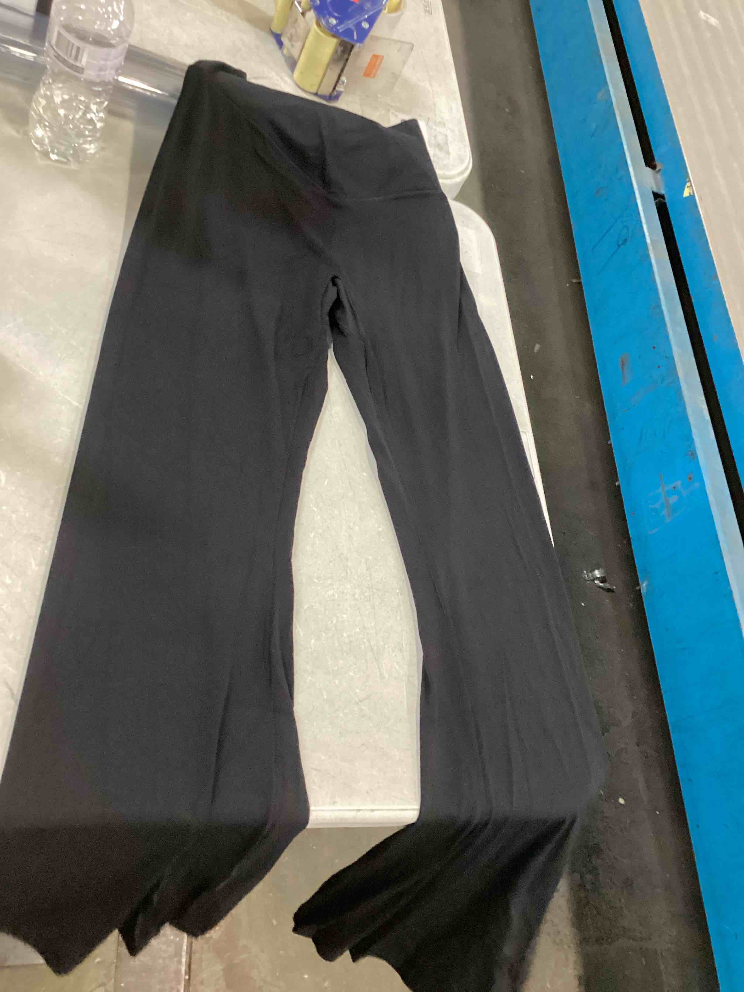 https://s3.amazonaws.com/lotting-images-prod/bidfta/PPE00165689_1728071137555.jpeg