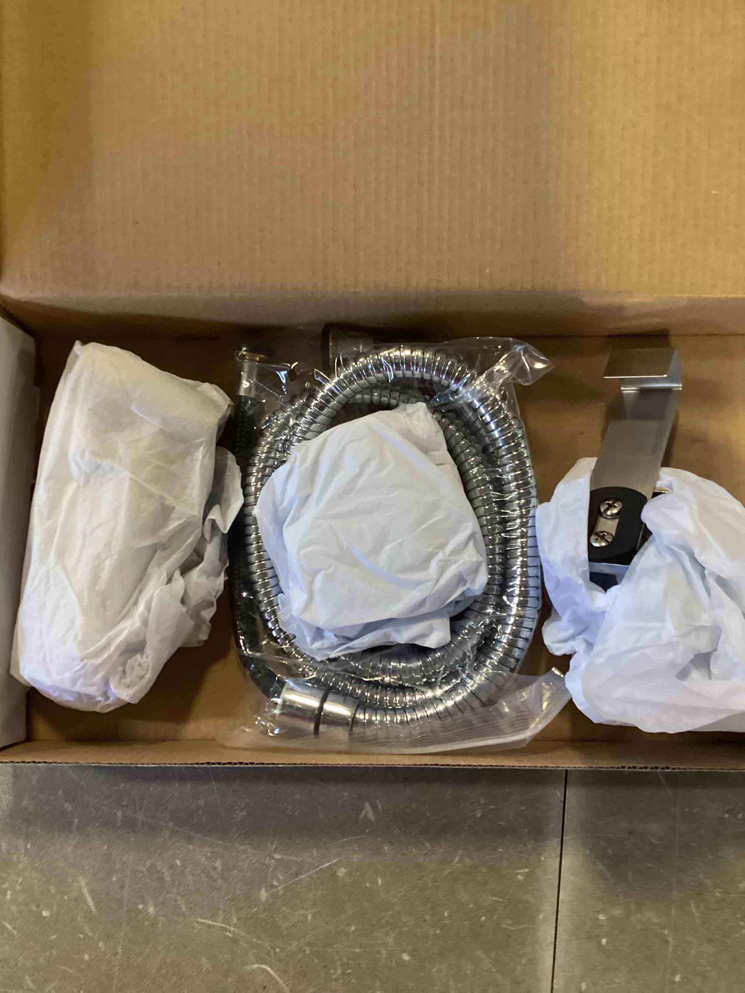 https://s3.amazonaws.com/lotting-images-prod/bidfta/PPE00166591_1728326158520.jpeg