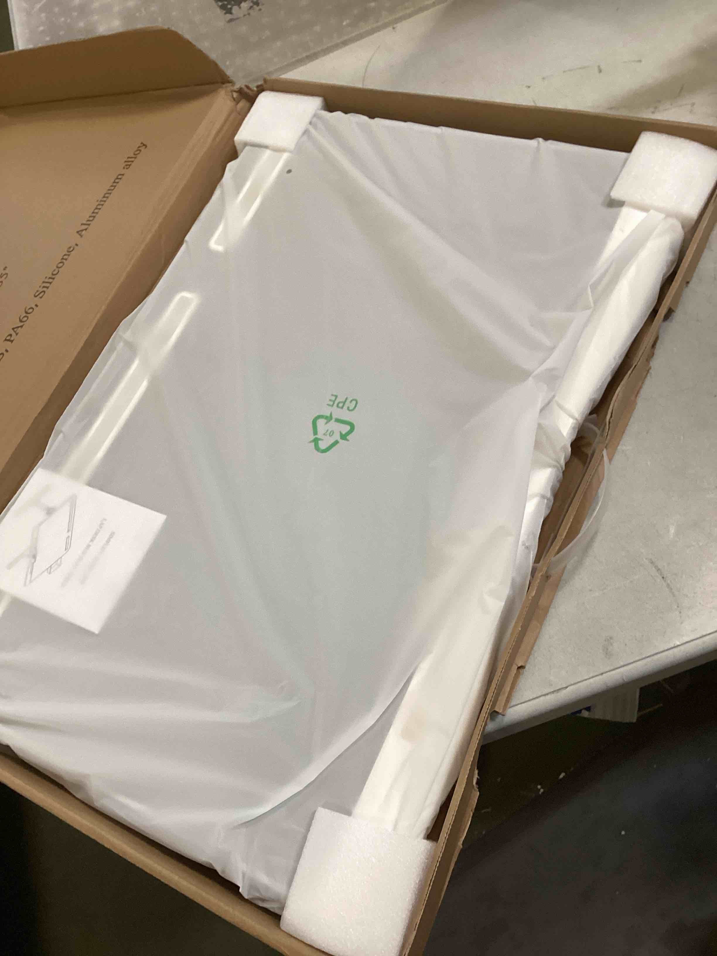 https://s3.amazonaws.com/lotting-images-prod/bidfta/PPE00166749_1728409531989.jpeg