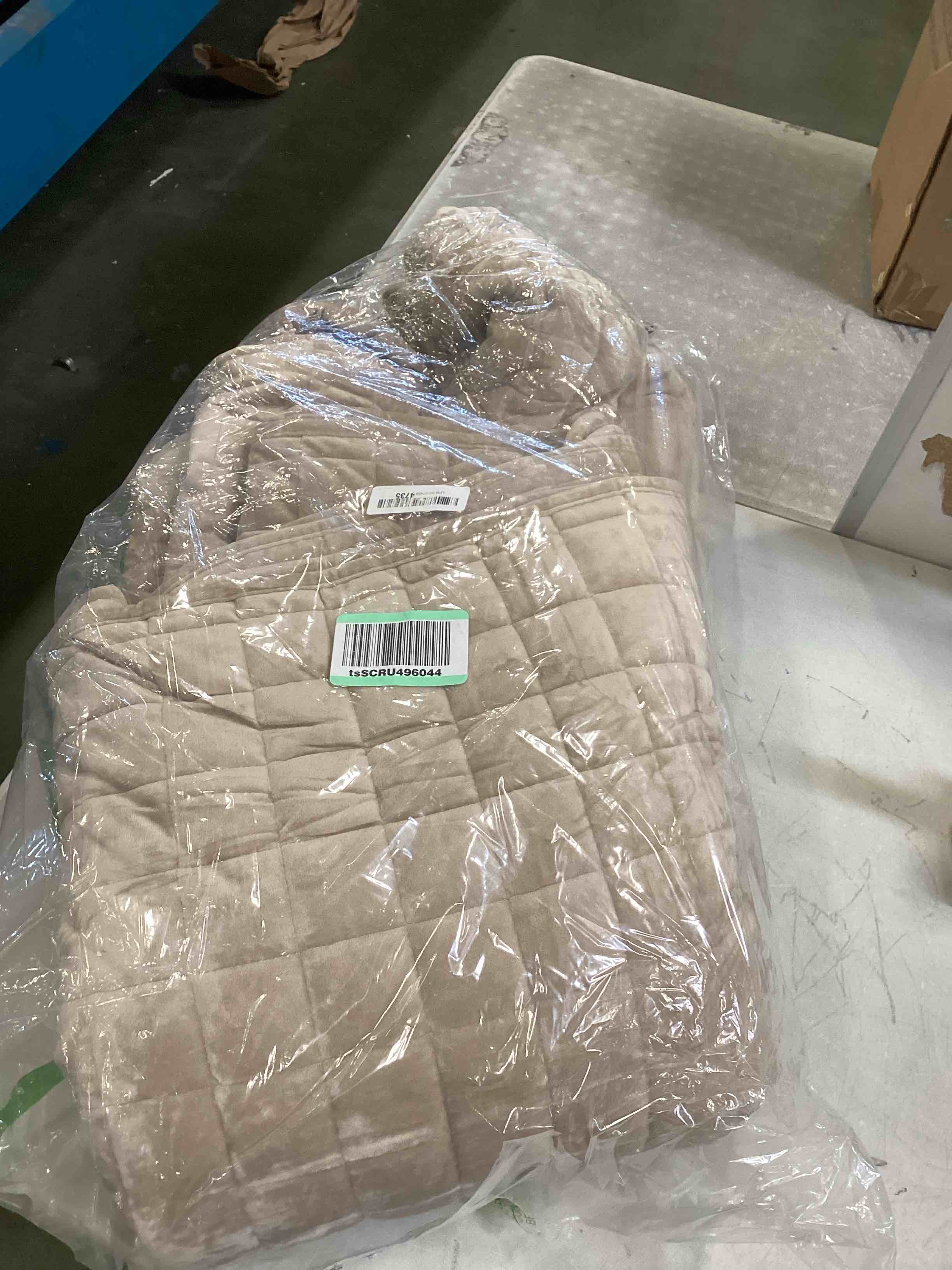 https://s3.amazonaws.com/lotting-images-prod/bidfta/PPE00166750_1728409604376.jpeg