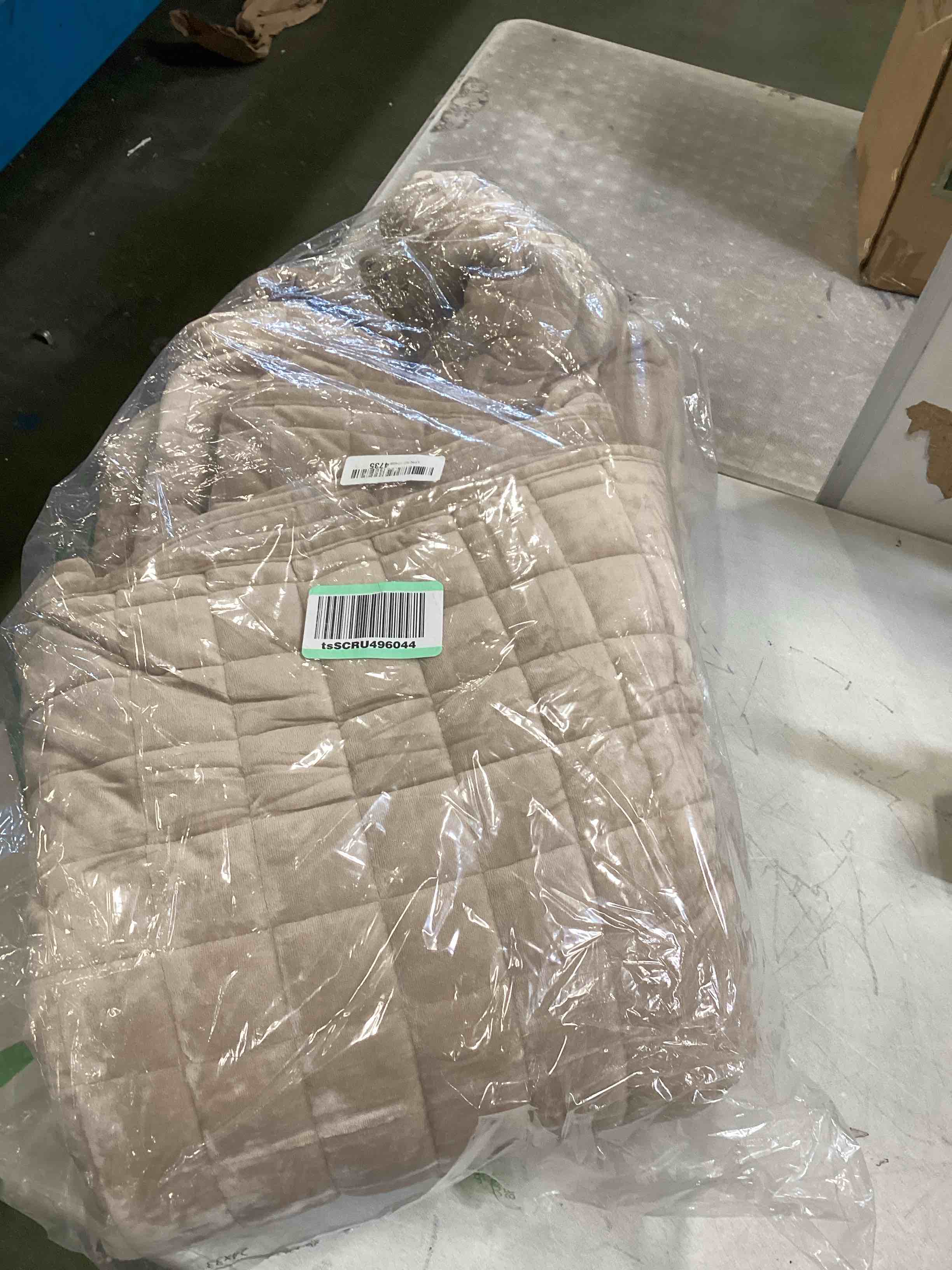 https://s3.amazonaws.com/lotting-images-prod/bidfta/PPE00166750_1728409605477.jpeg