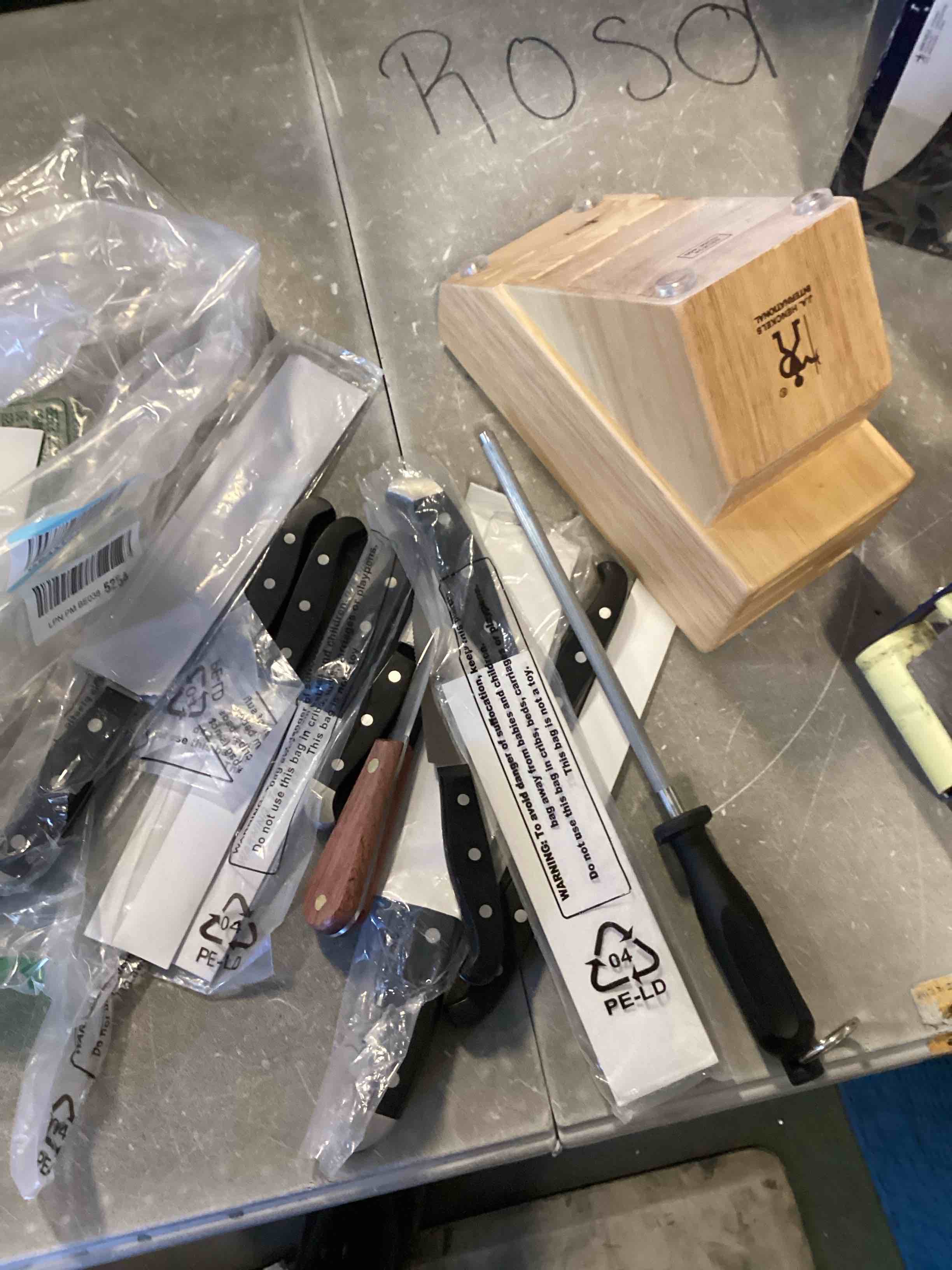 https://s3.amazonaws.com/lotting-images-prod/bidfta/PPE00167622_1728654463541.jpeg