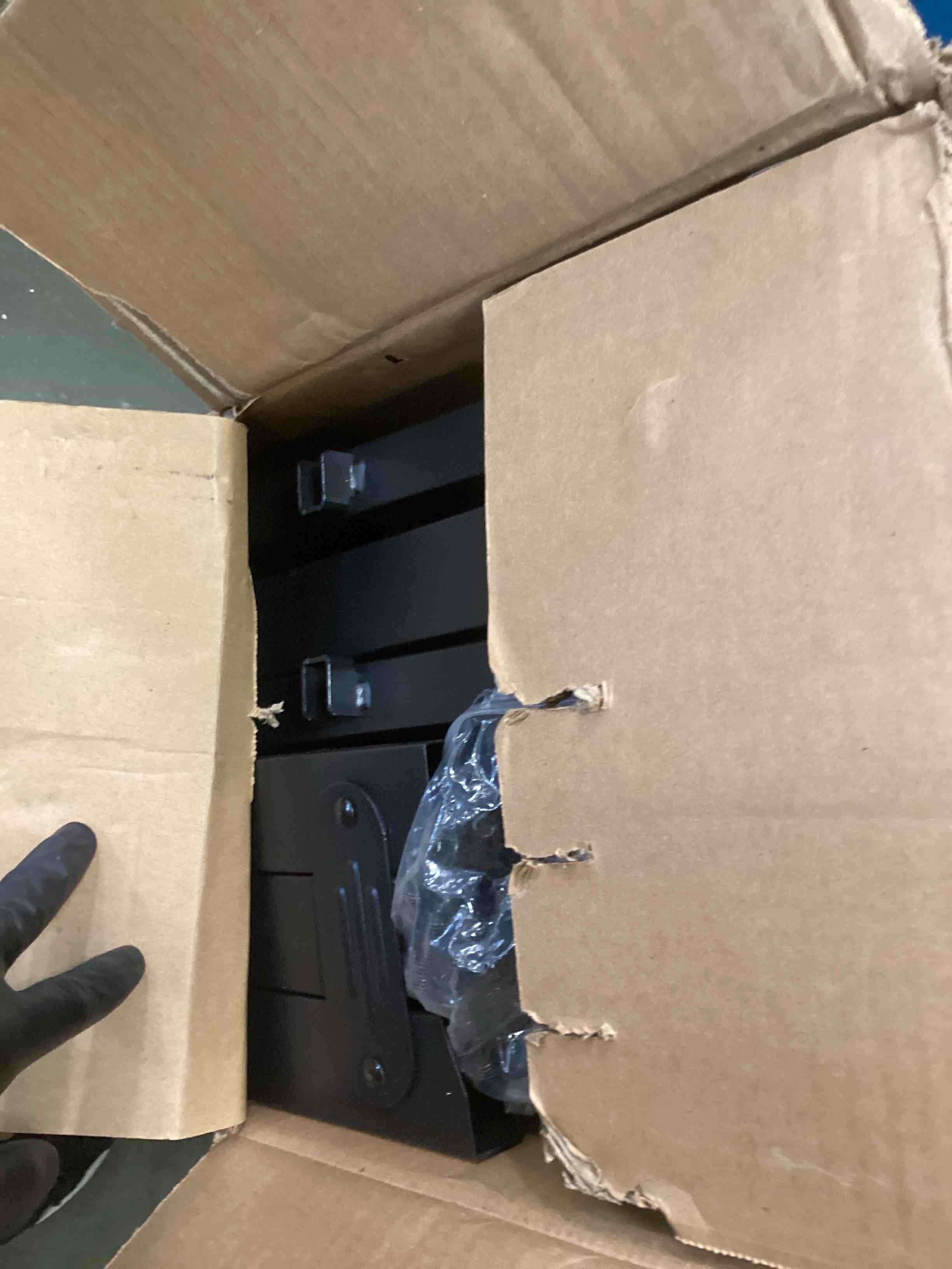 https://s3.amazonaws.com/lotting-images-prod/bidfta/PPE0017556_1724251735215.jpeg