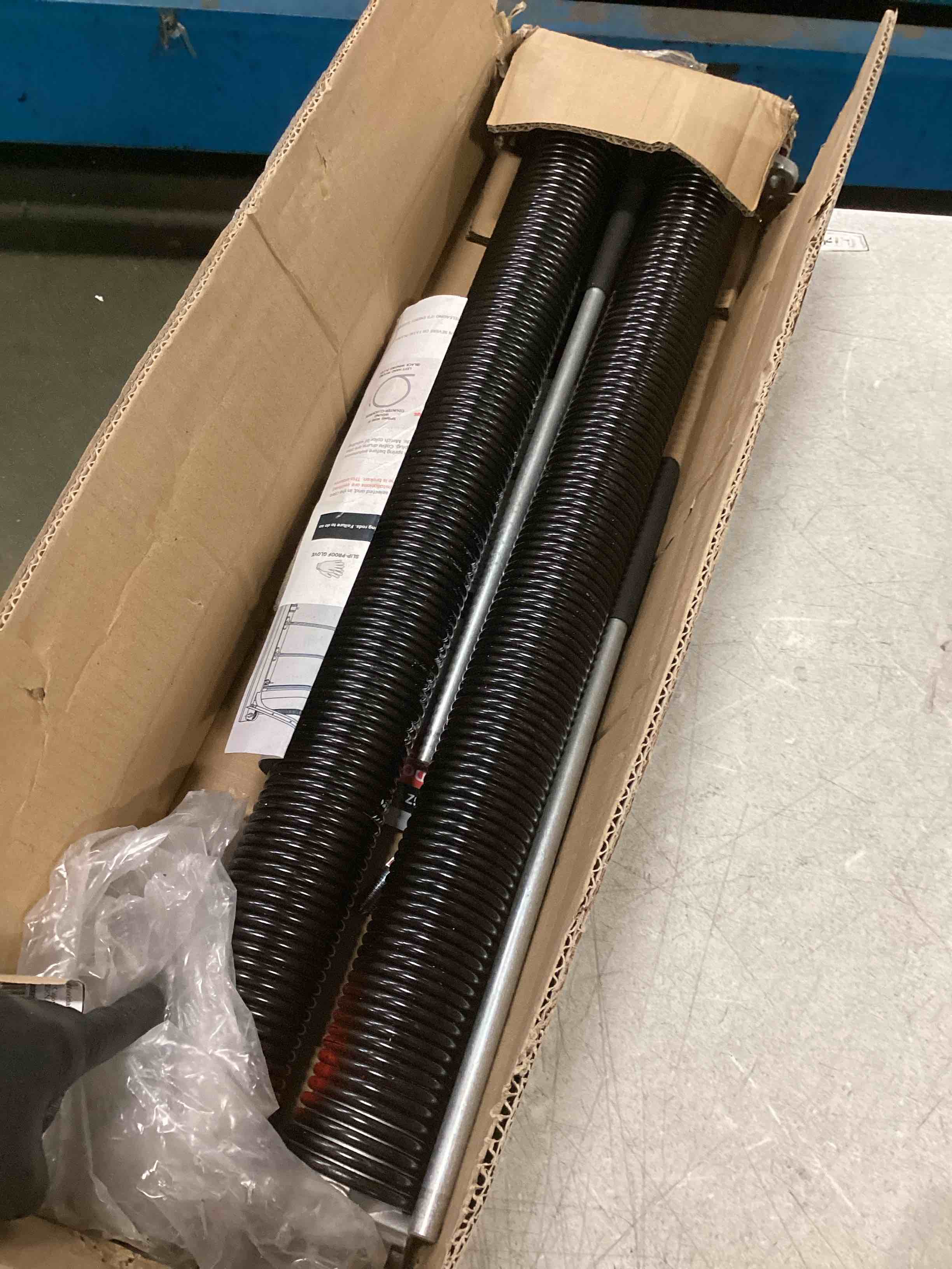 https://s3.amazonaws.com/lotting-images-prod/bidfta/PPE0017607_1724246016191.jpeg