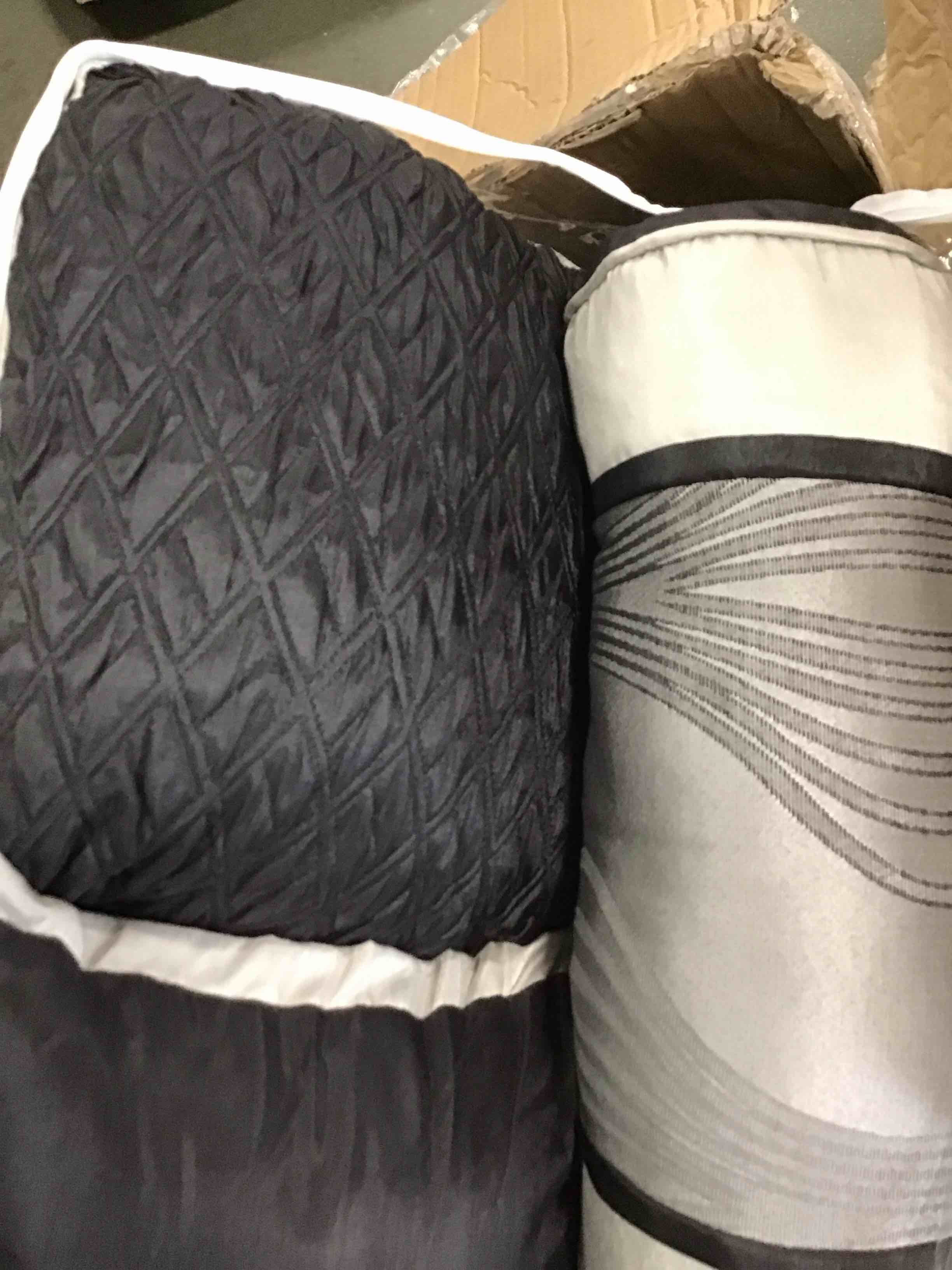 https://s3.amazonaws.com/lotting-images-prod/bidfta/PPE00185505_1724435484069.jpeg