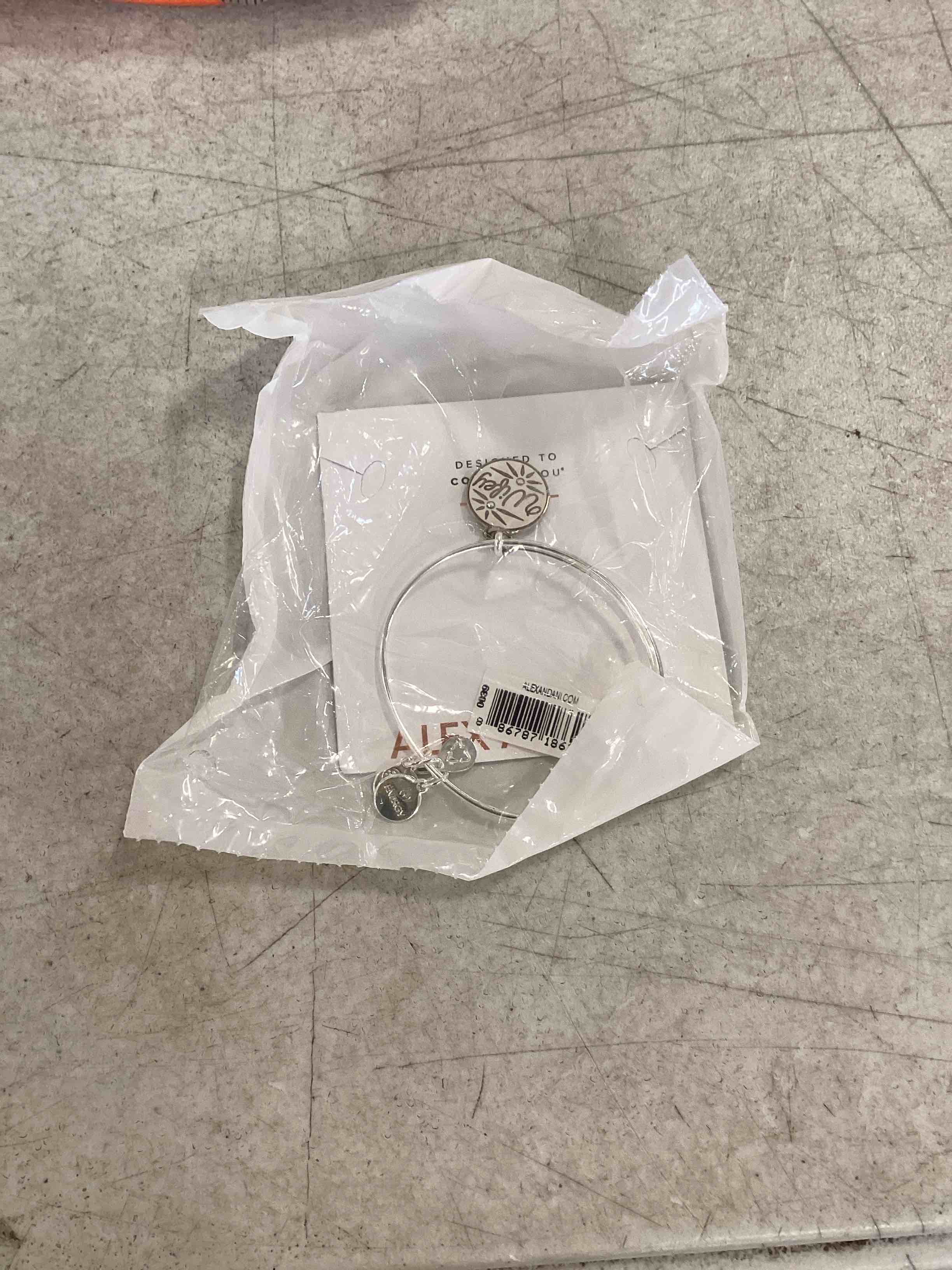 https://s3.amazonaws.com/lotting-images-prod/bidfta/PPE00187715_1724677206579.jpeg