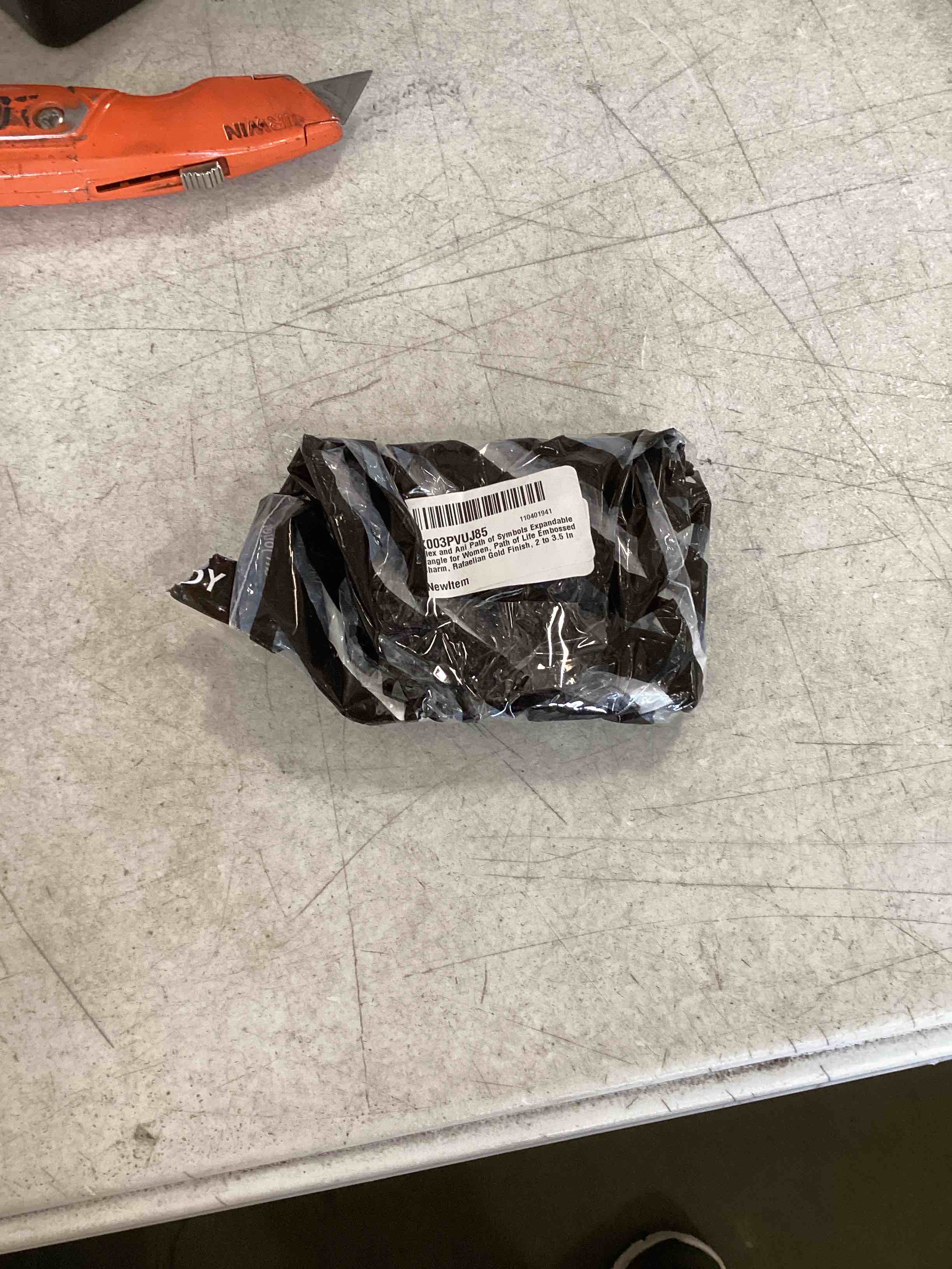 https://s3.amazonaws.com/lotting-images-prod/bidfta/PPE00187715_1724677232597.jpeg